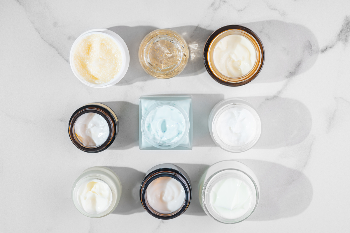 你是一个主播，现在你要讲解一个贵妇膏，让人一听就感觉能显年轻