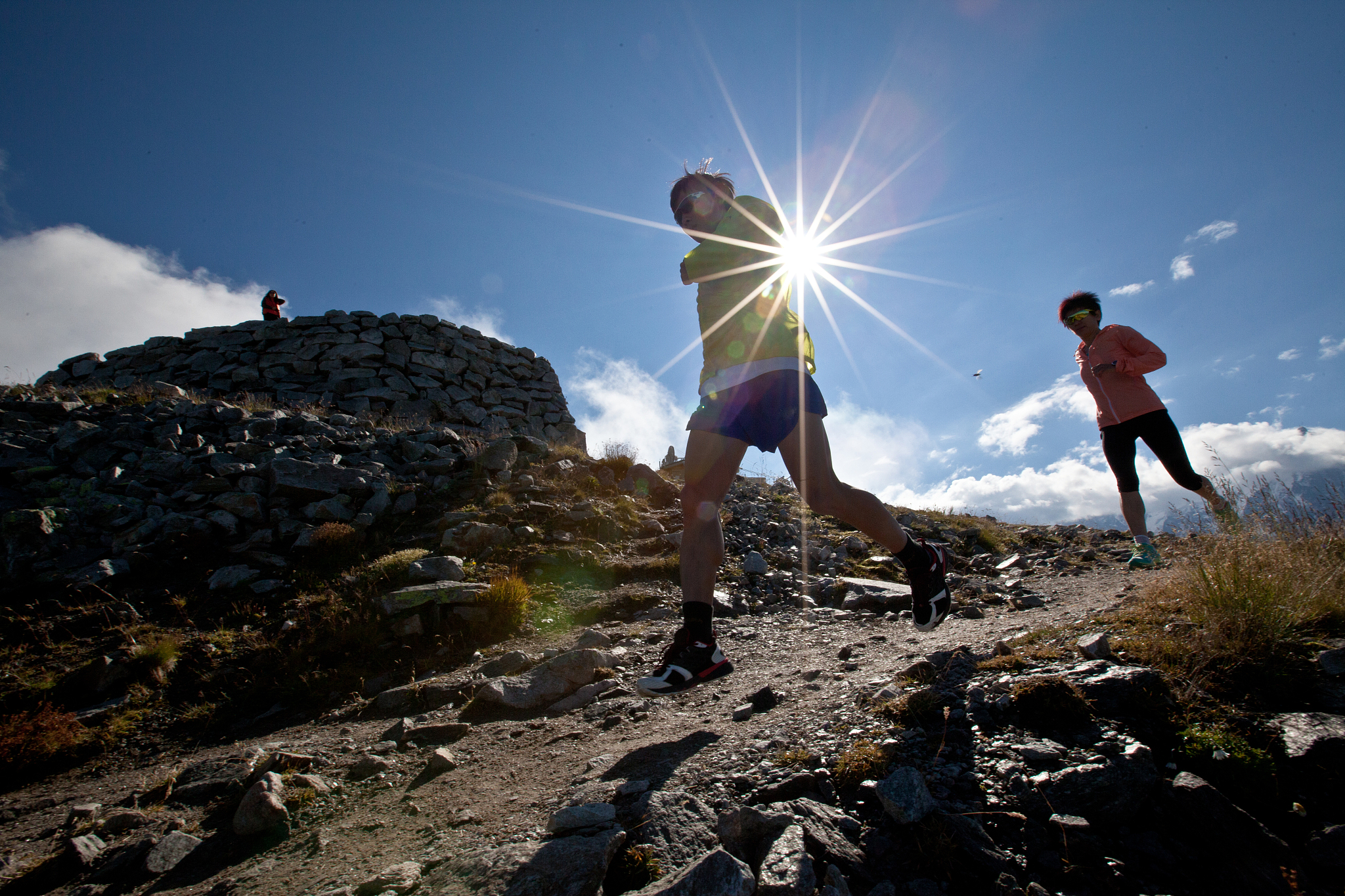 挑战自我：户外运动如何促进个人成长与发展