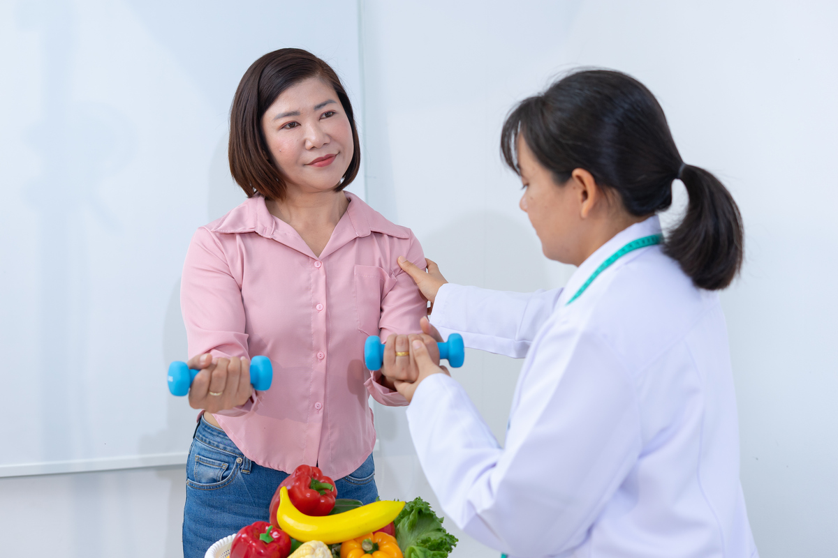 你现在是一个有着20多年经验丰富的营养师给我10个关于生气会生病的话题