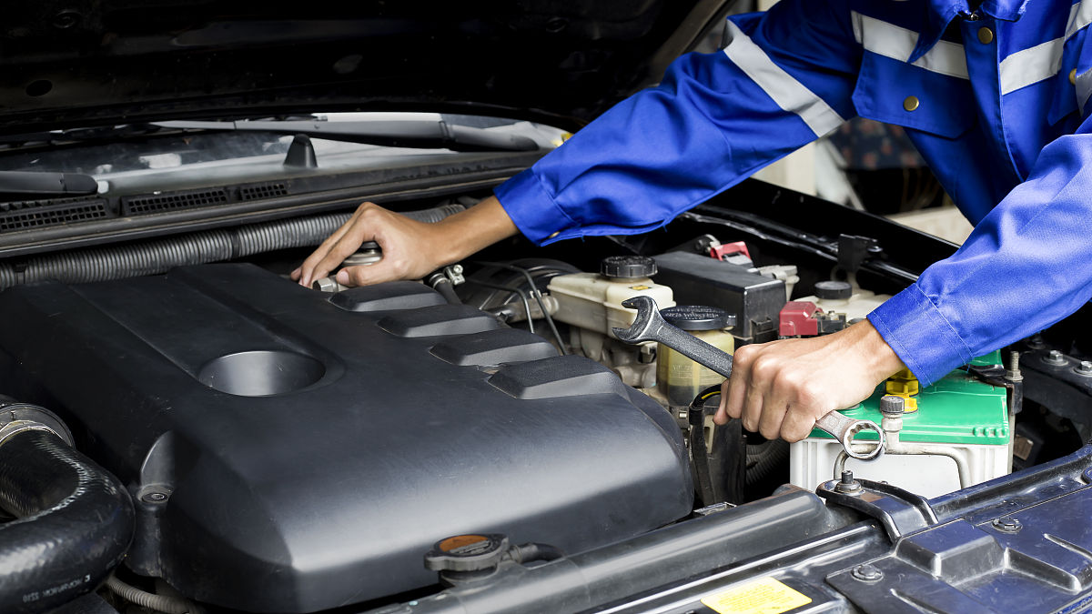 汽修人员必备技能：掌握新能源汽车维修知识提升竞争力