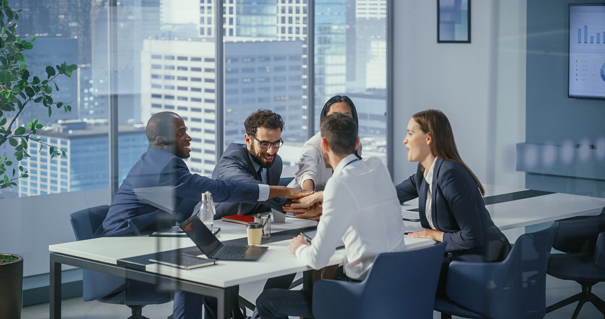 上级单位召开安全生产电视电话会议我们局因为没有及时查收公文、与会议联调部门信息没有及时畅通导致会议开始后才匆忙参会。假如你是单位会议管理部门负责人写一篇1200字情况说明。包含未准时参会的原因原因分析和下一步工作打算。