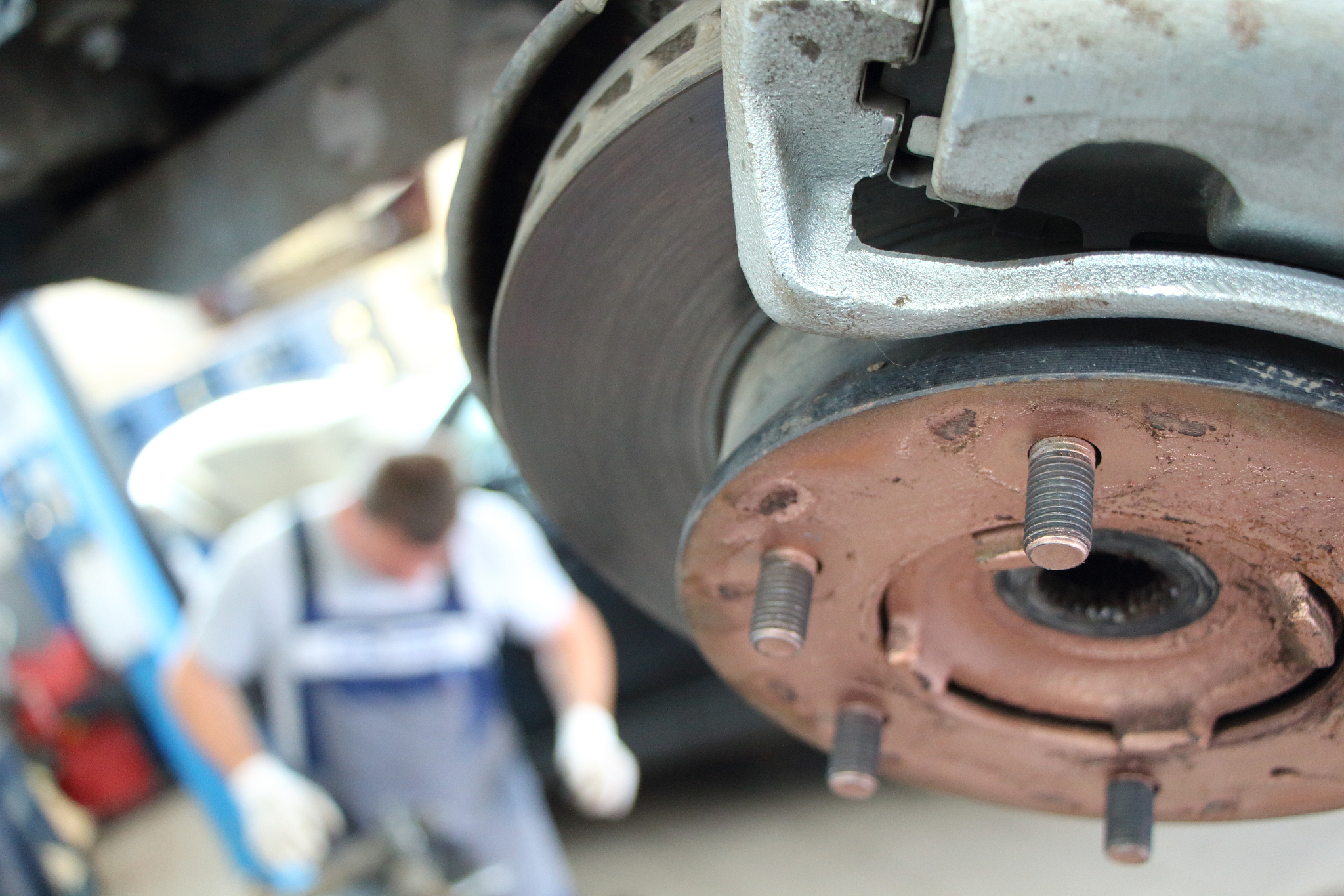 简答题 什么叫做空转和打滑？造成这两种情况的原因是什么？有何不