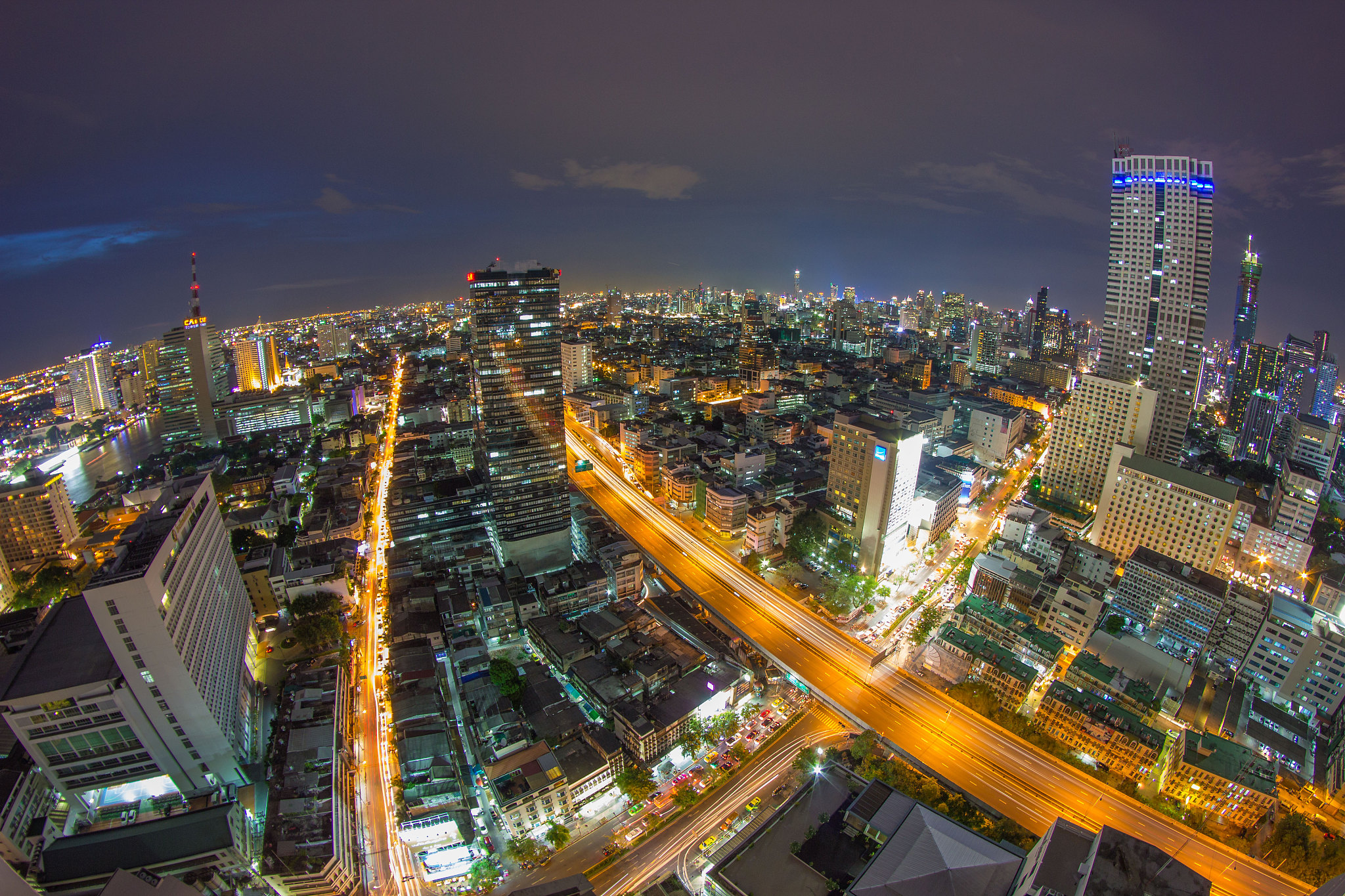 'vi' streets & bangkok skyline