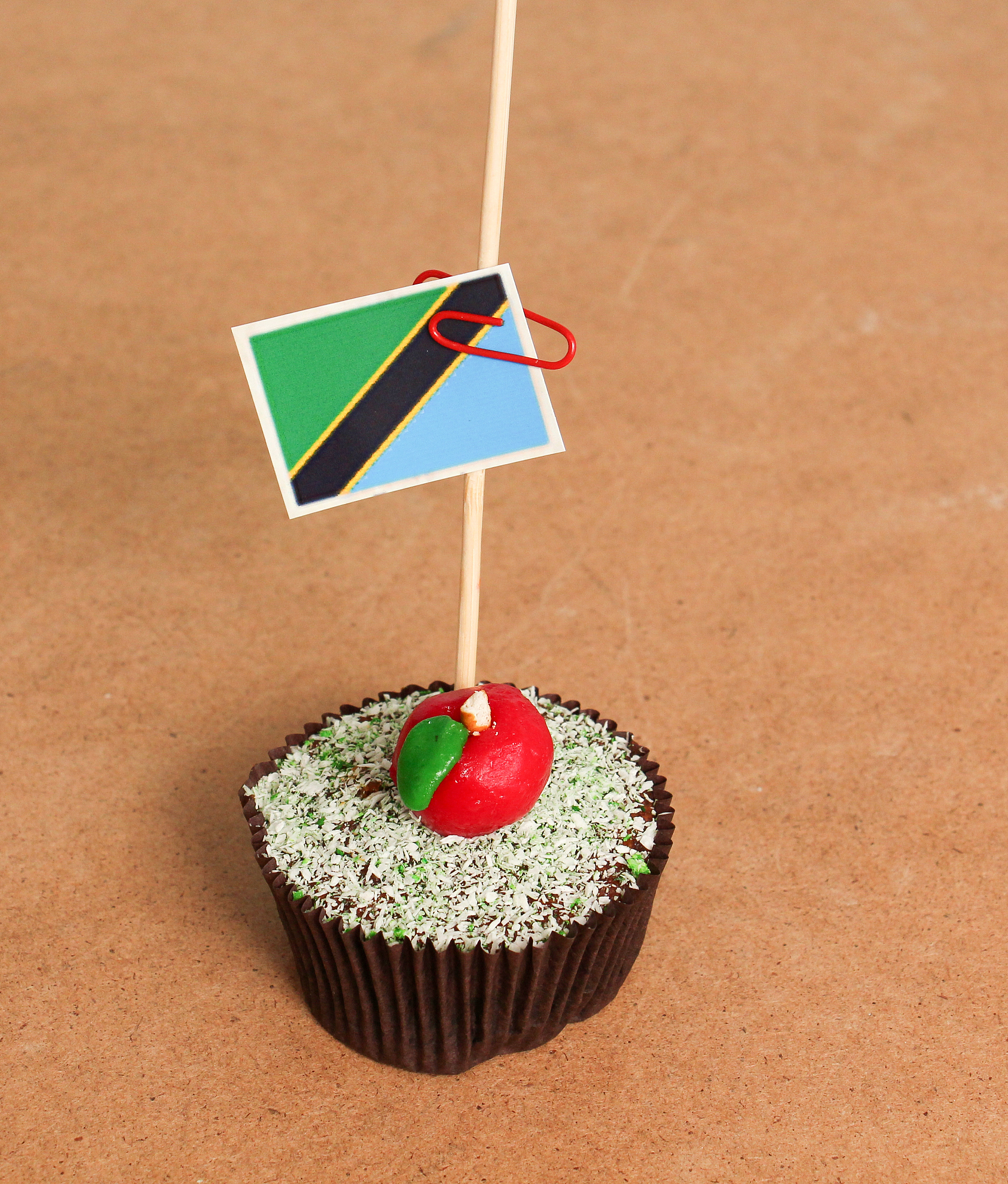 tanzania flag on a apple cupcake