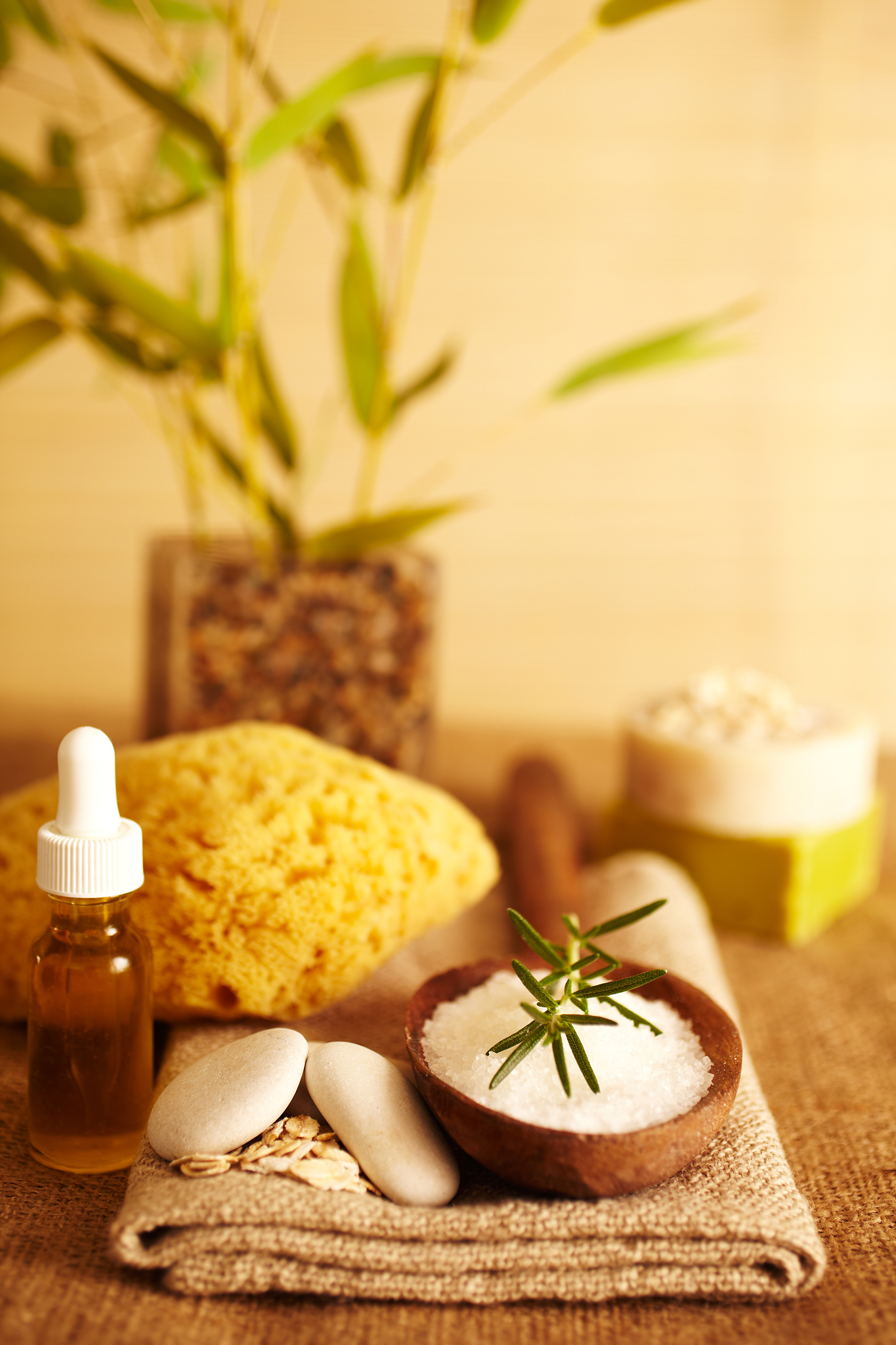 脸比较油的男生用什么洗面奶好？