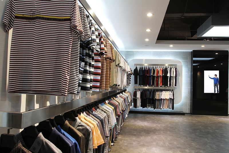 三百平方的运动服装专卖店怎么进行室内设计