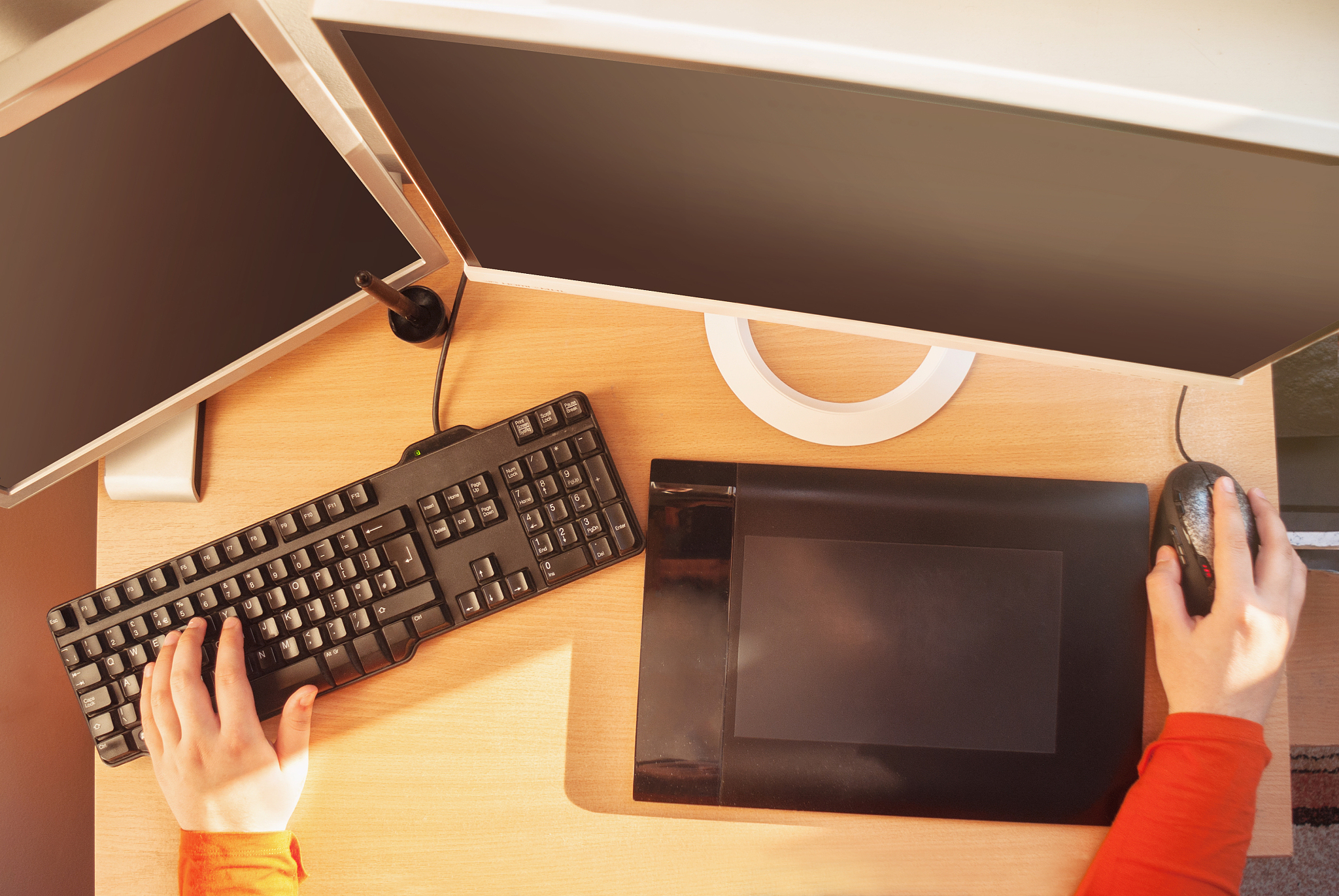 cropped hands using computer on desk