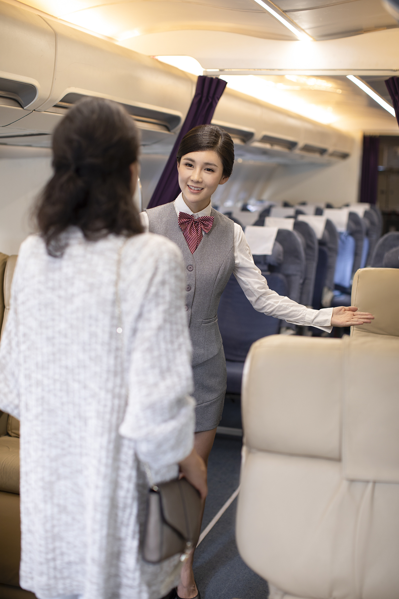 高铁男乘务员都干什么？男生做高铁乘务怎么样？