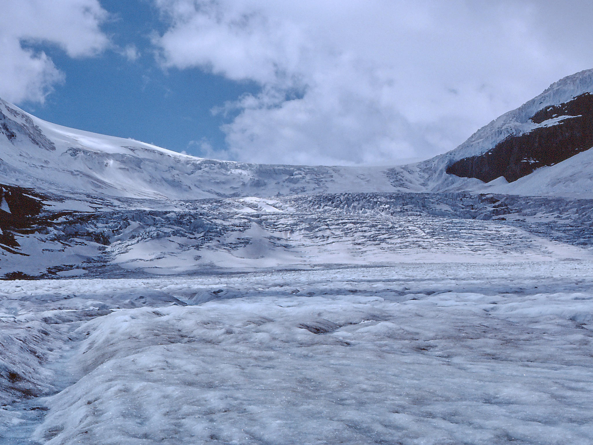 Wind Turbine Blade Issues: Bending, Dents, and Scratches Require Repair