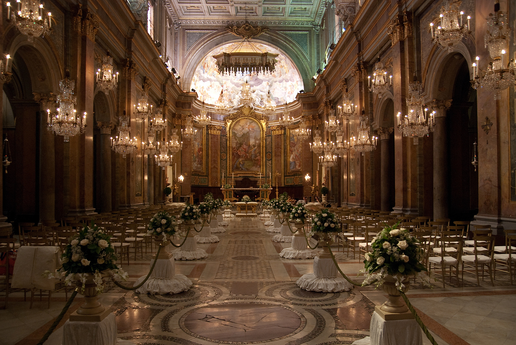 小说宴会场景描写：华丽盛宴，尽显身份与魅力