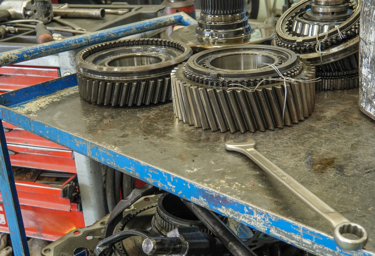 采埃孚和法士特小8档变速箱对比：相同点和差异