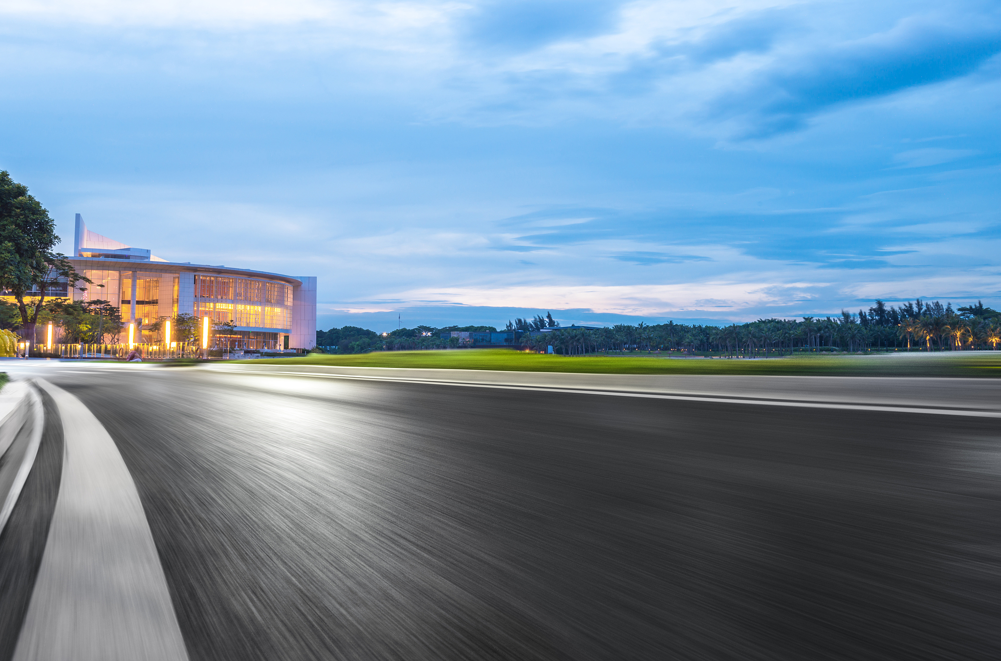 2021年武汉交通科技学校招生专业介绍：交通运输、电子信息、土木工程、经济管理等