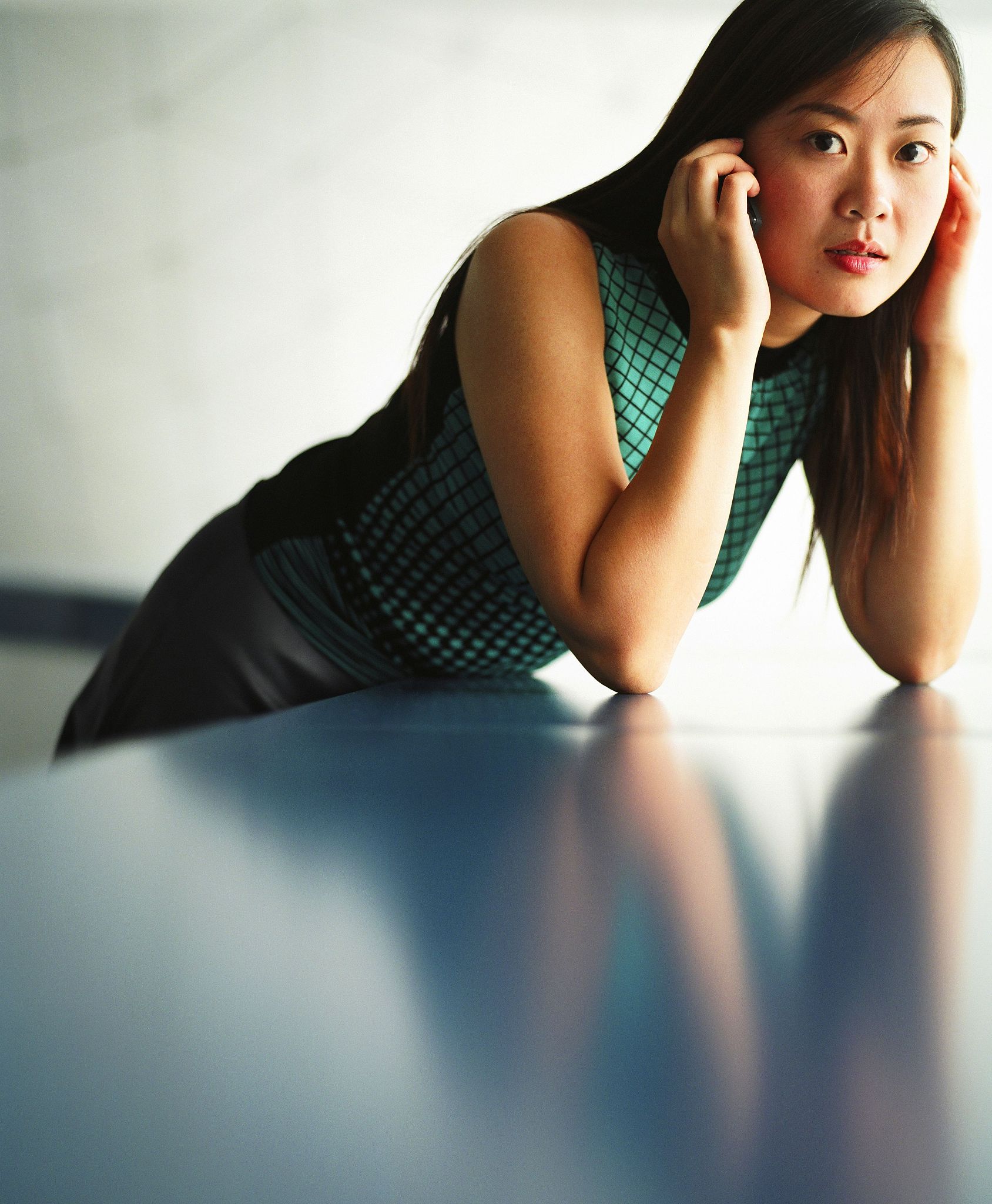 人,垂直画幅,肖像,室内,图像,<strong>女人</strong>,桌子,成年的