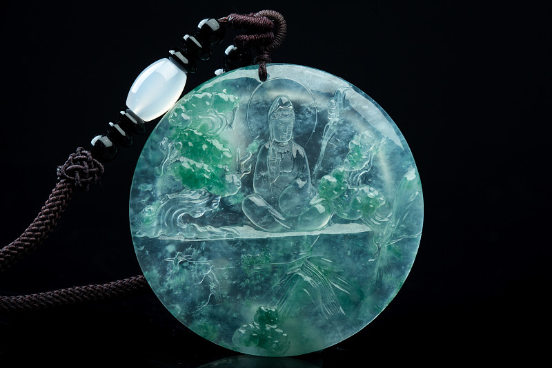 文殊翡翠选购指南：如何为爸爸挑选合适的文殊翡翠