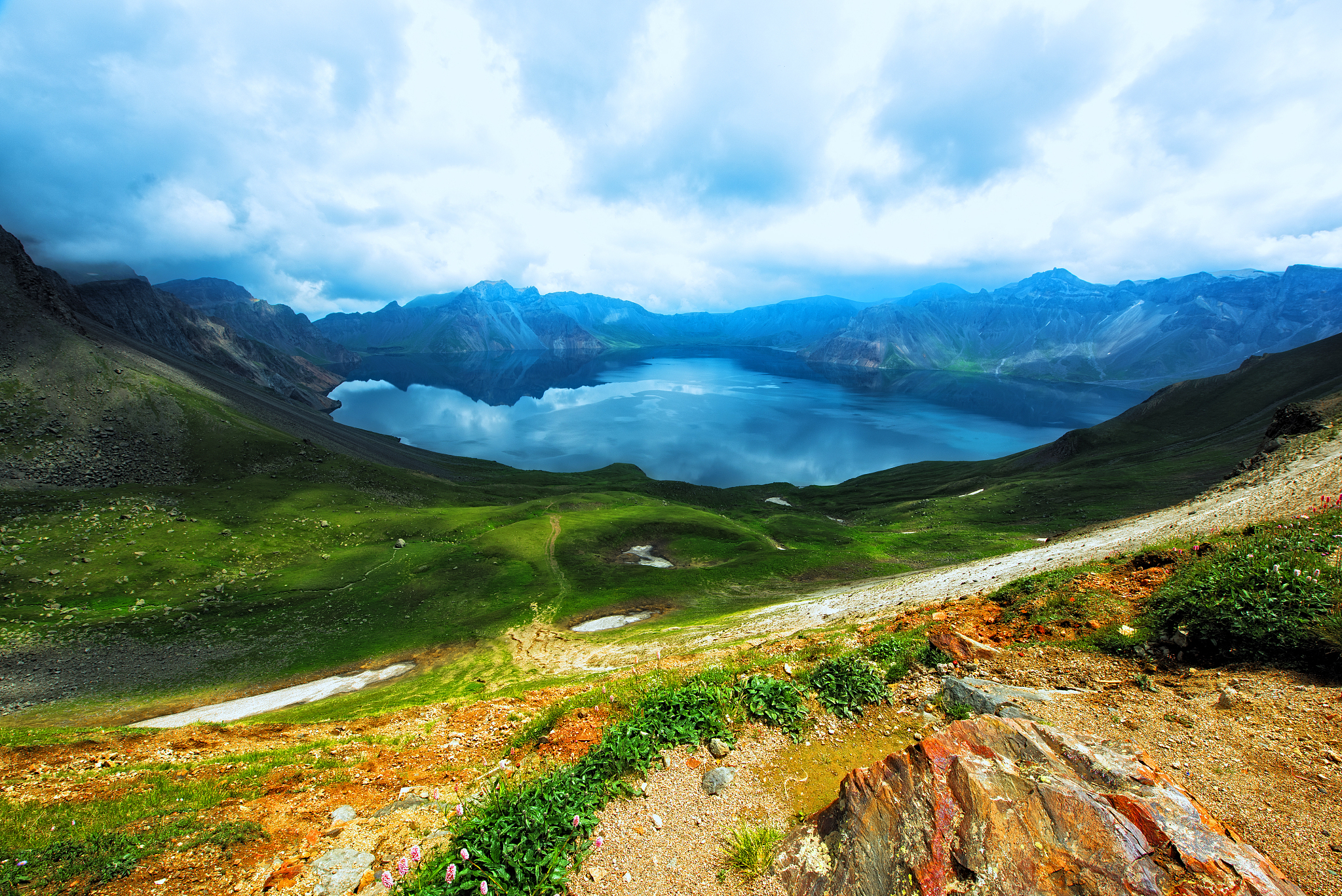 写篇500字山河辽阔人间值得。的旅游短视频文案