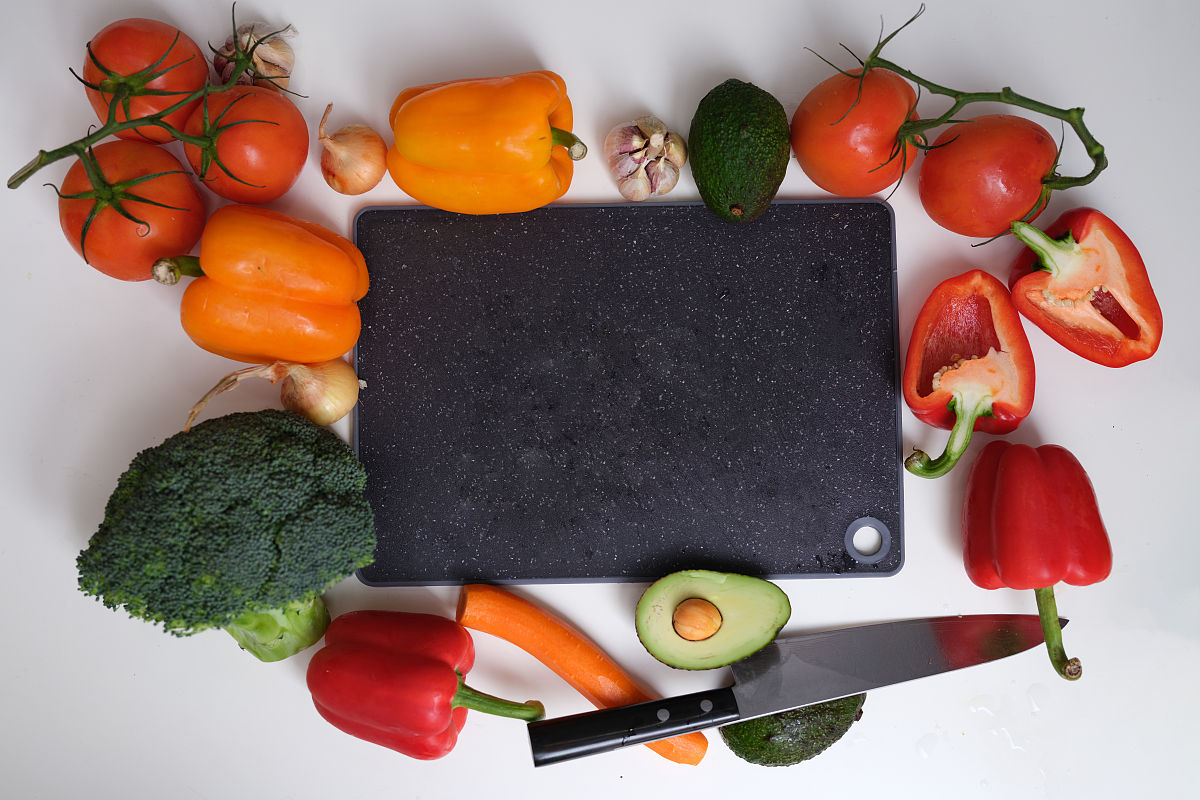 总结中小企业融资存在的问题及对策分析的论文技术路线和研究方法写成一段话格式不少于500字。