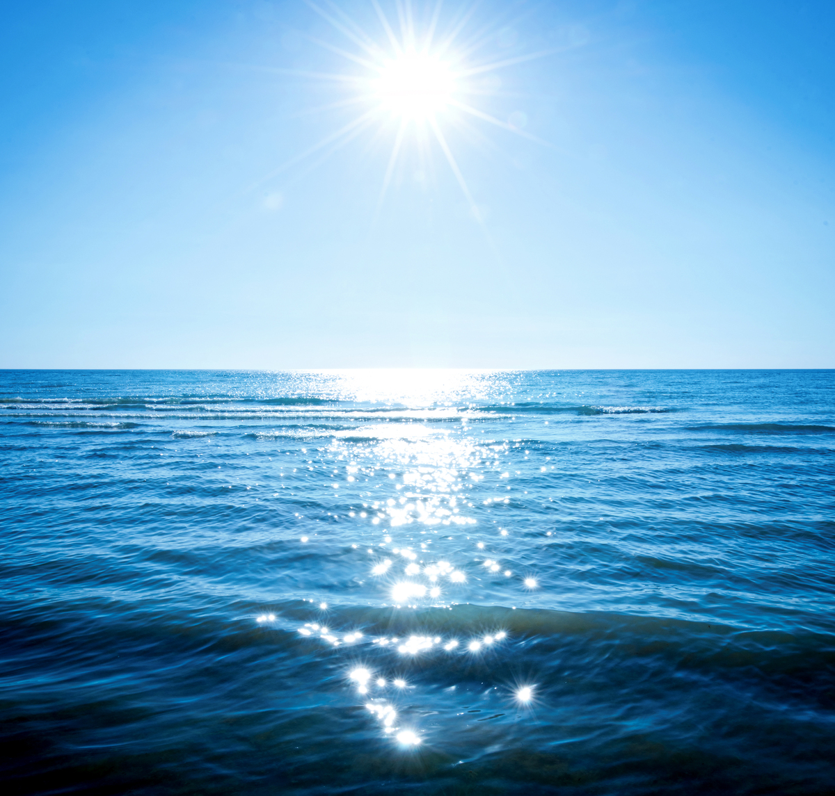 xieyi写一篇200字左右关于夏天骄阳似火的短文