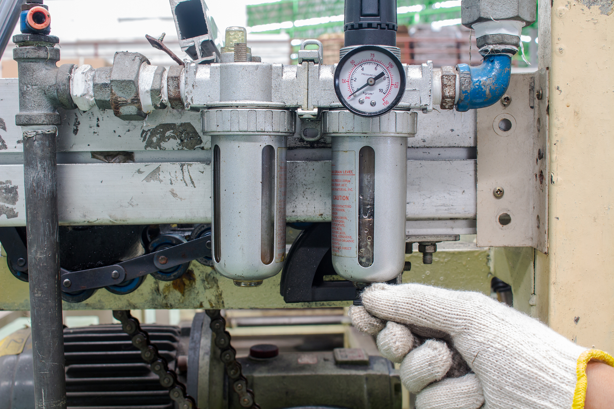 现在你是一名暖通工程师有一个洁净室房间面积7500平方高是10米要求每小