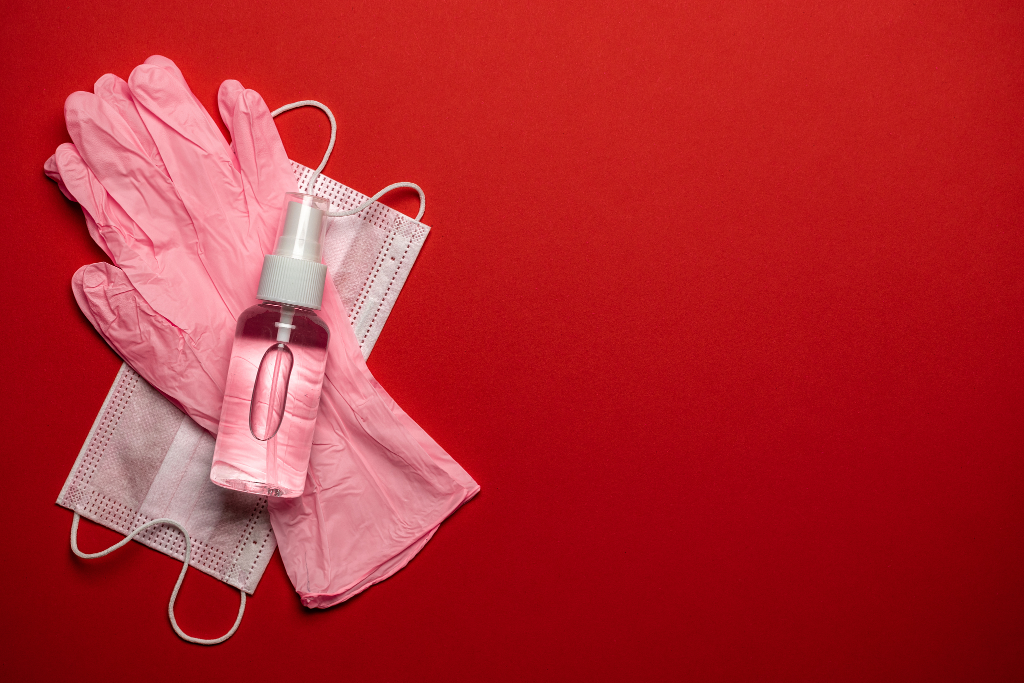 改写：并且经常给实验室通风保证空气的新鲜和清洁。我知道身体健康是非常重要的所以我会尽我所能帮助需要帮助的同学让他们能够尽快恢复健康。同时我也会提醒同学们要注意保暖避免感冒的发生。