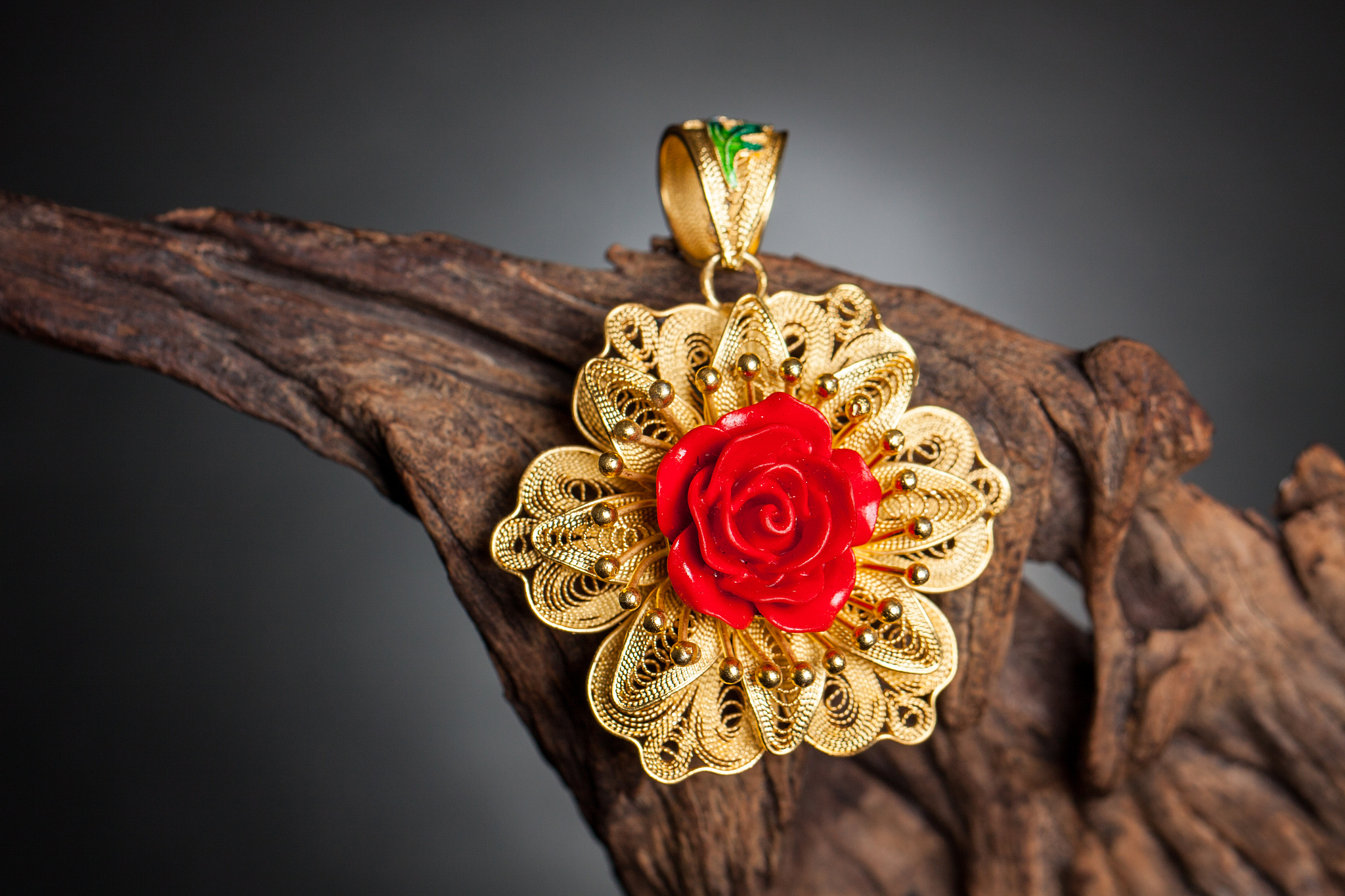 金镶玉：中国传统工艺的瑰宝