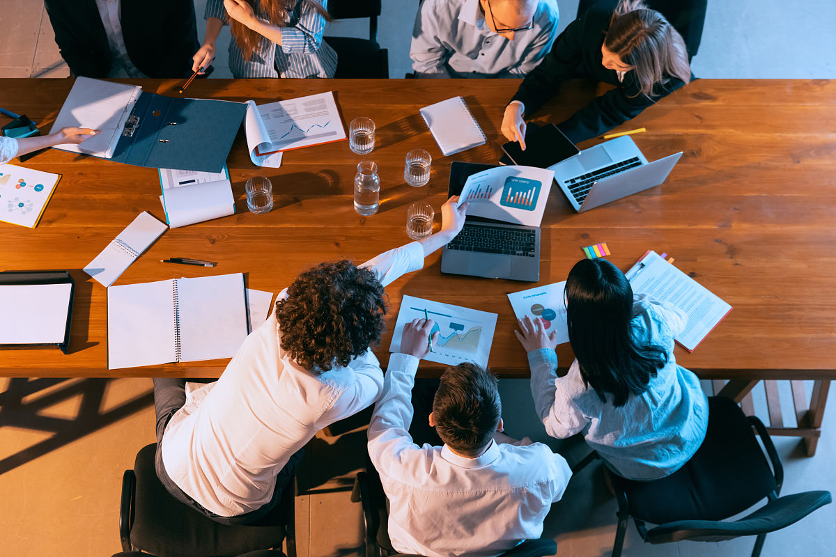 如何引导学生观察和分析艺术作品：教师提问技巧