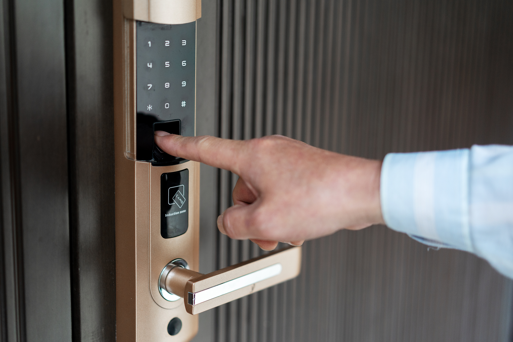 小白智慧门：你的智能家居守护者