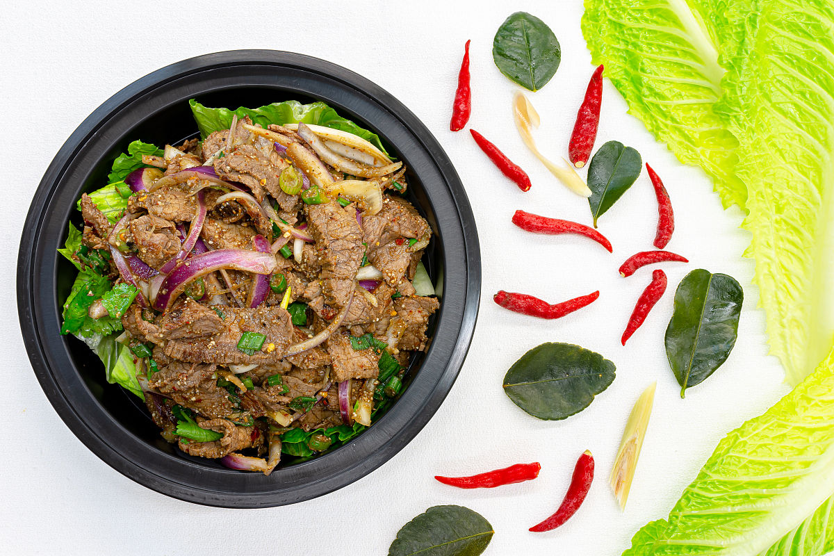 本文运用个案分析法和内容分析法从标题、封面……等方面对抖音账号垫底辣孩爆火原因进行分析并提出相应建议为抖音变装类视频提供了参考建议。把这段话扩充一点作为论文的结语