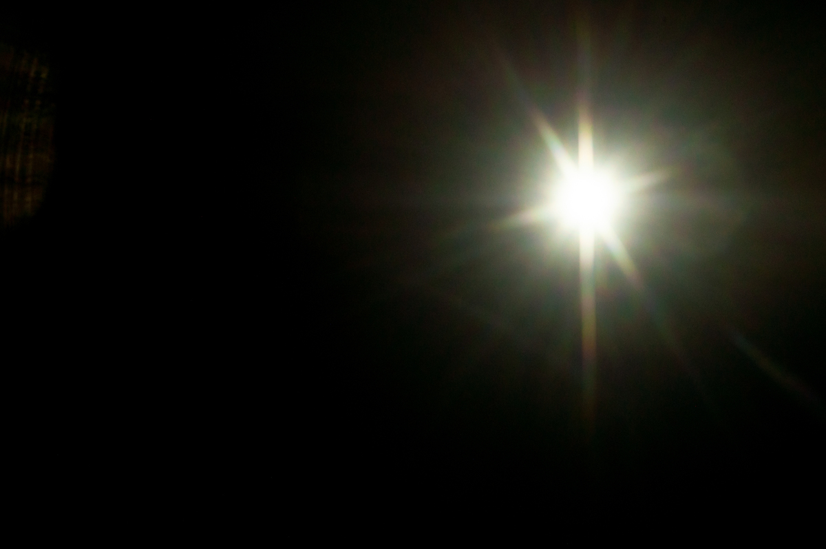 如果太阳是黑色的太阳光还是光吗