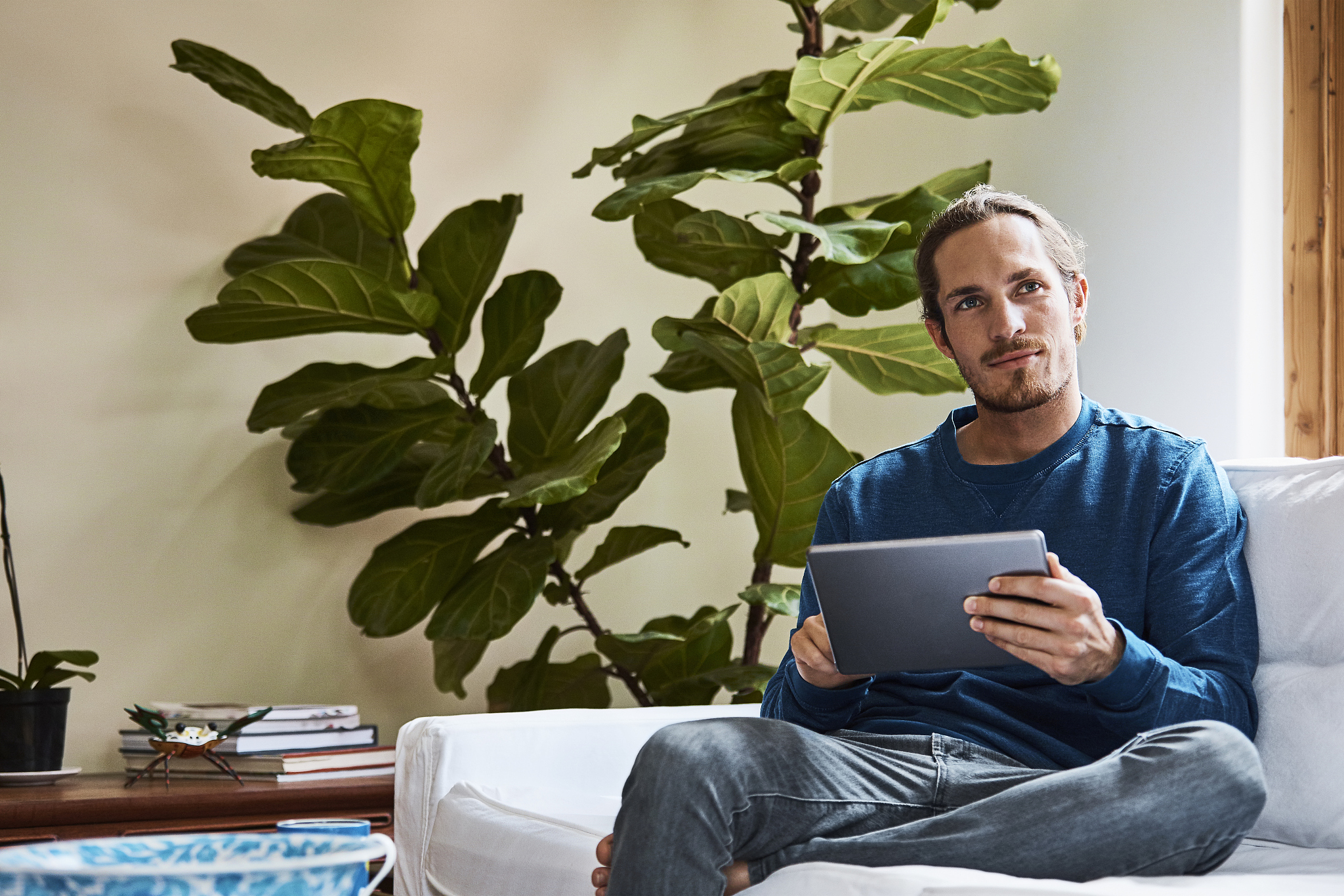 和男朋友异地恋他现在对我忽冷忽热怎么办可他就是不回我消息