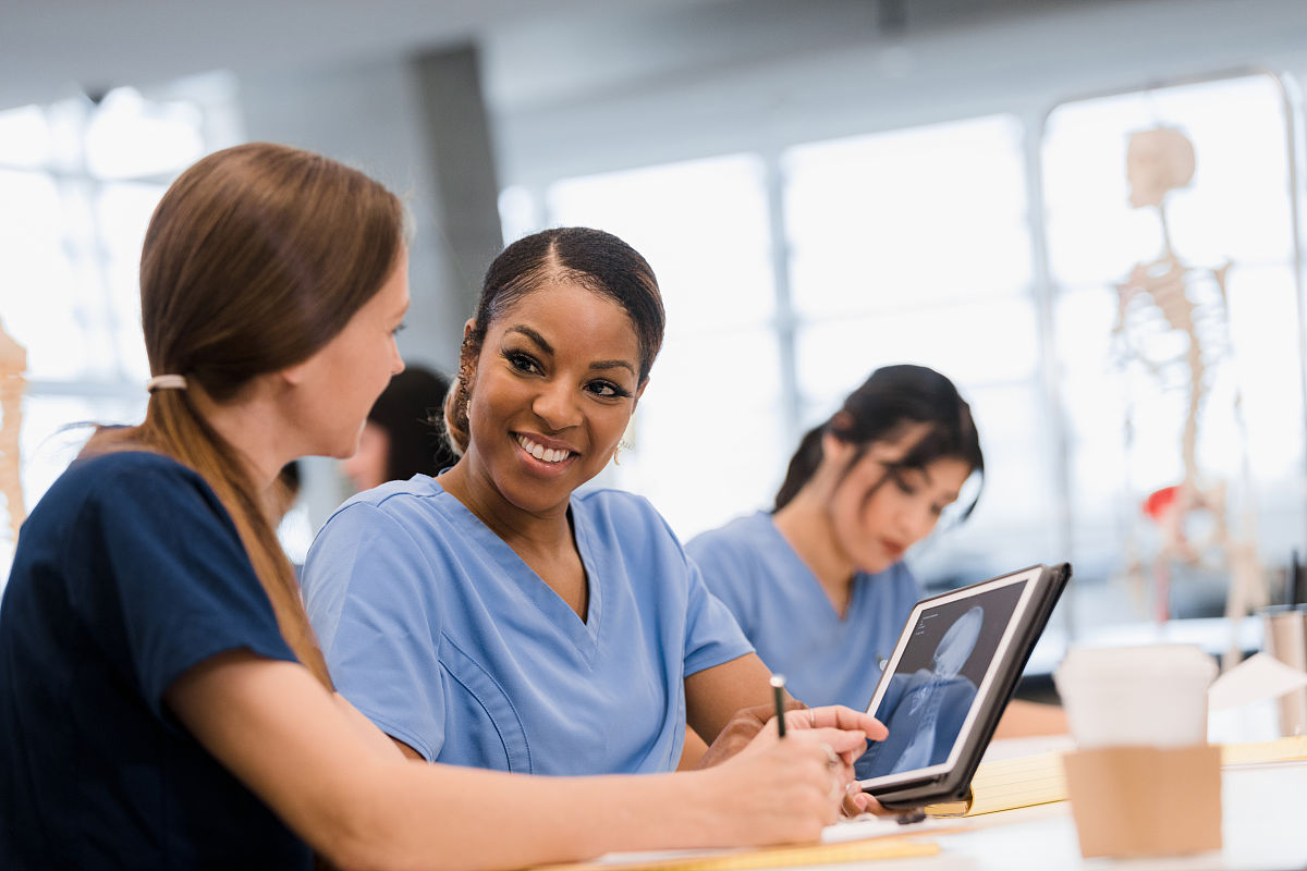 hr实习中被放假一天害怕是不是犯什么错了写一篇500字的实习日志