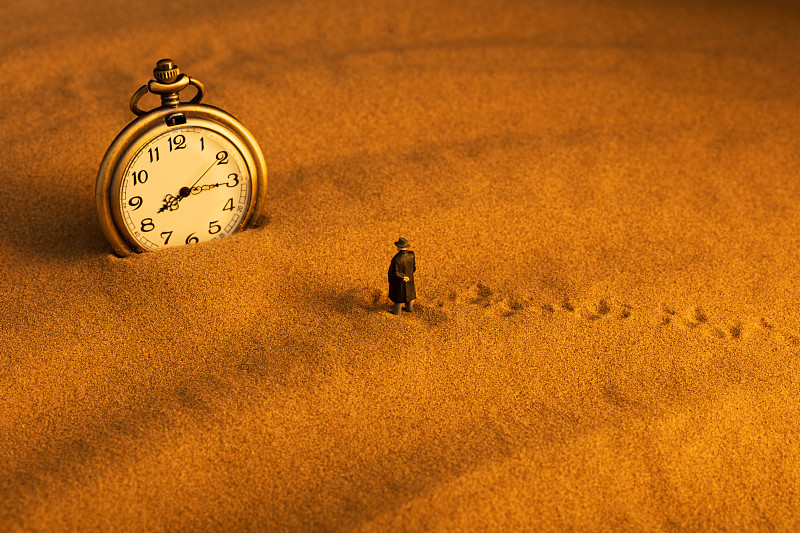 沙砾形容人是什么意思？深度解析沙砾的褒贬含义