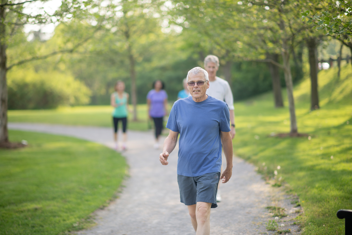走路真的能活到99岁？每天走多少步才最健康？