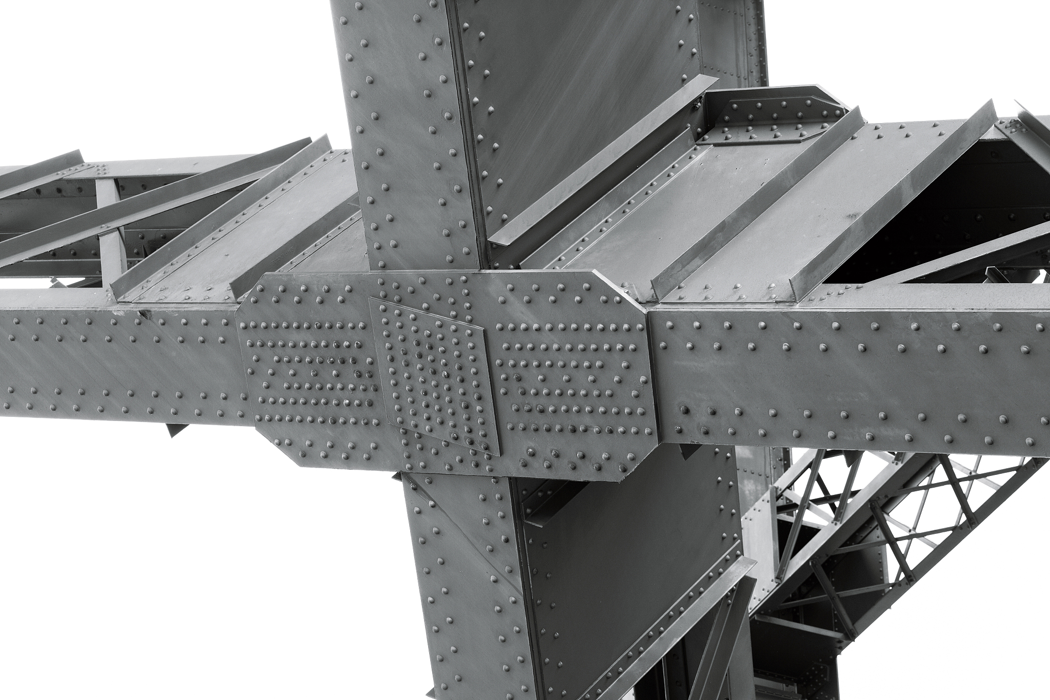 钢连梁与组合墙肢屈服点设计考虑