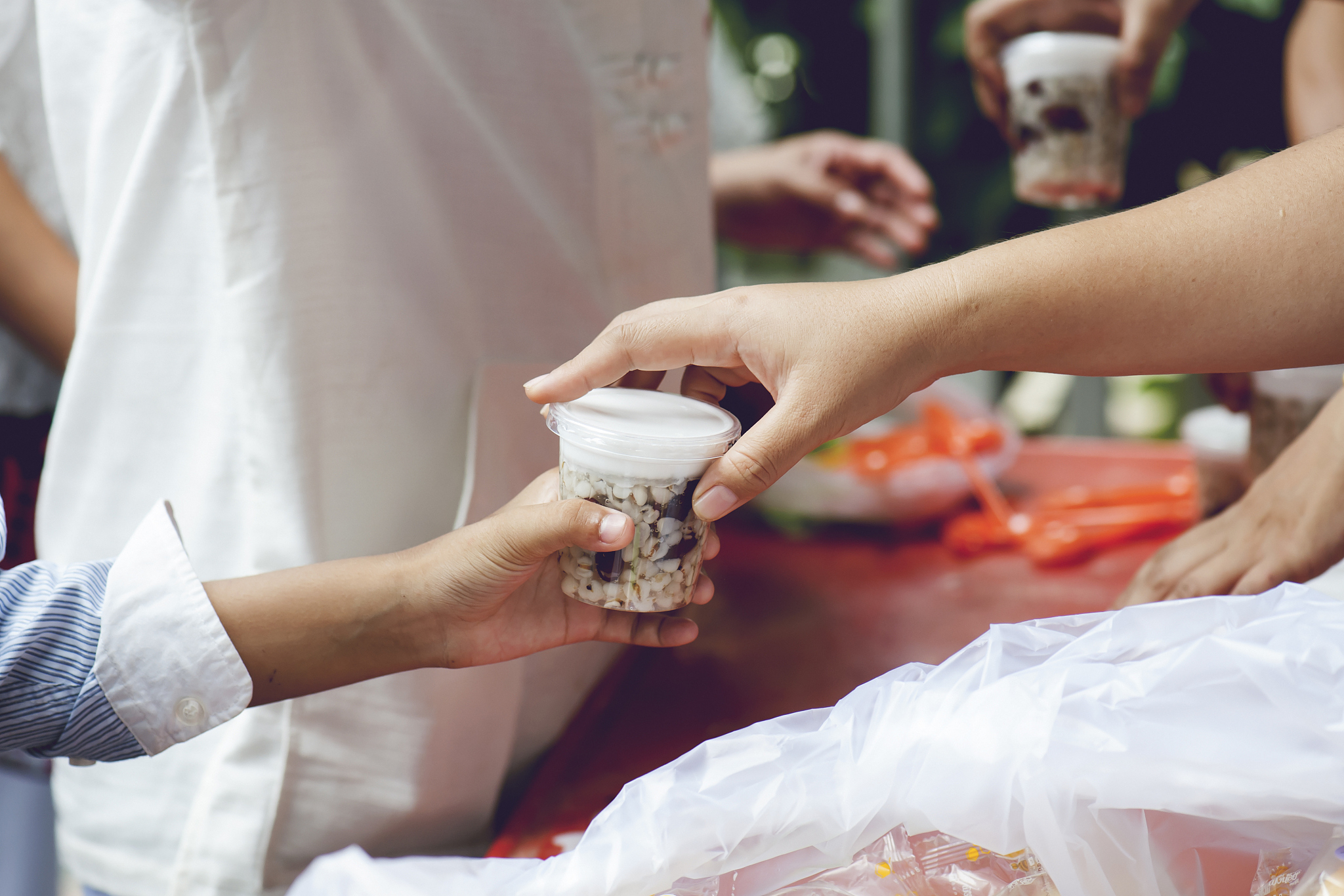 用这些词写个自我评价 利他、以客户为中心、空杯心态、长期主义、专业知识、跨界知识、执行能力、自我管理能力、团队协作能力