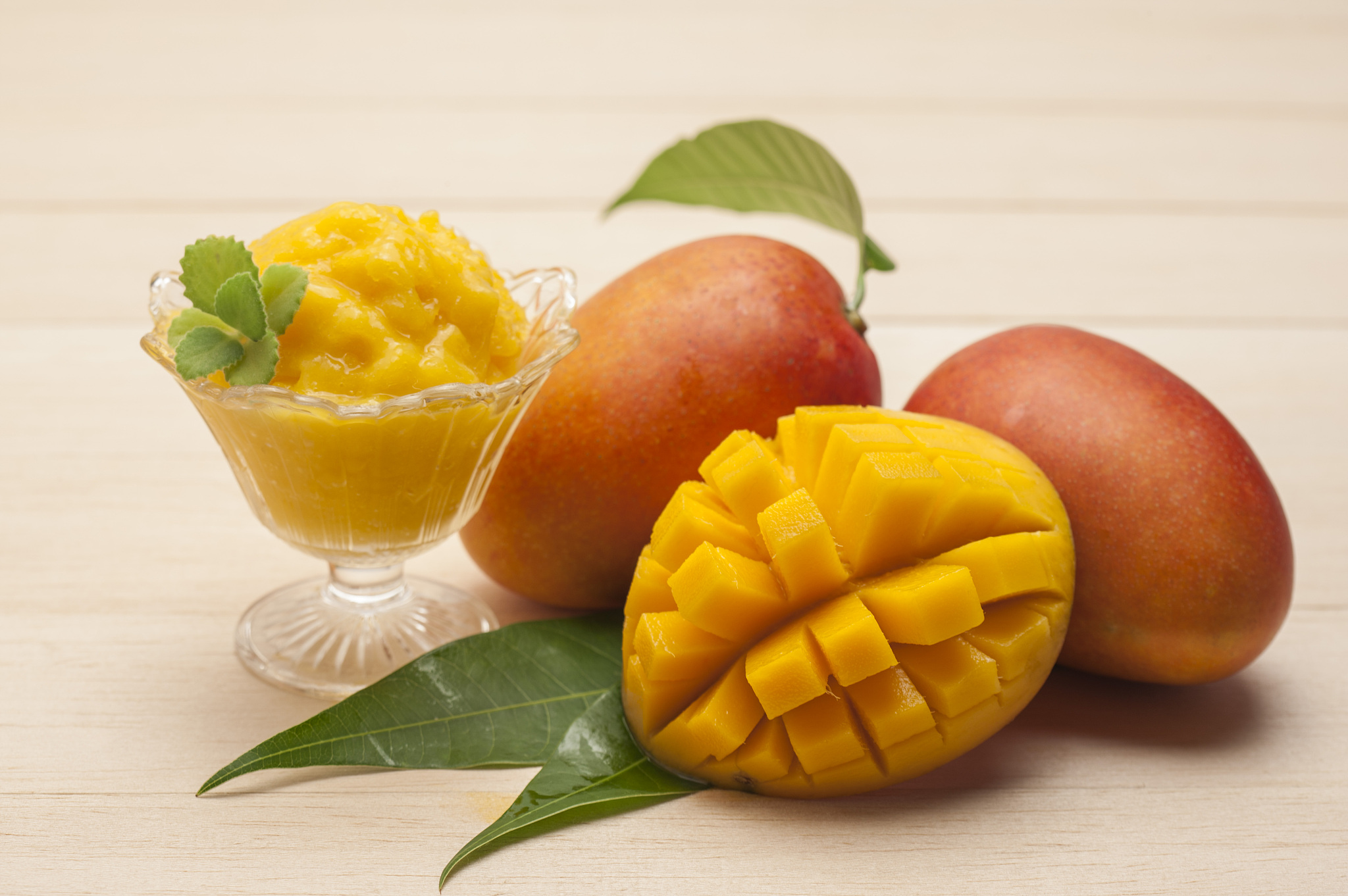 芒果：美味营养的热带水果 - 了解其外观、口感、营养价值和用途