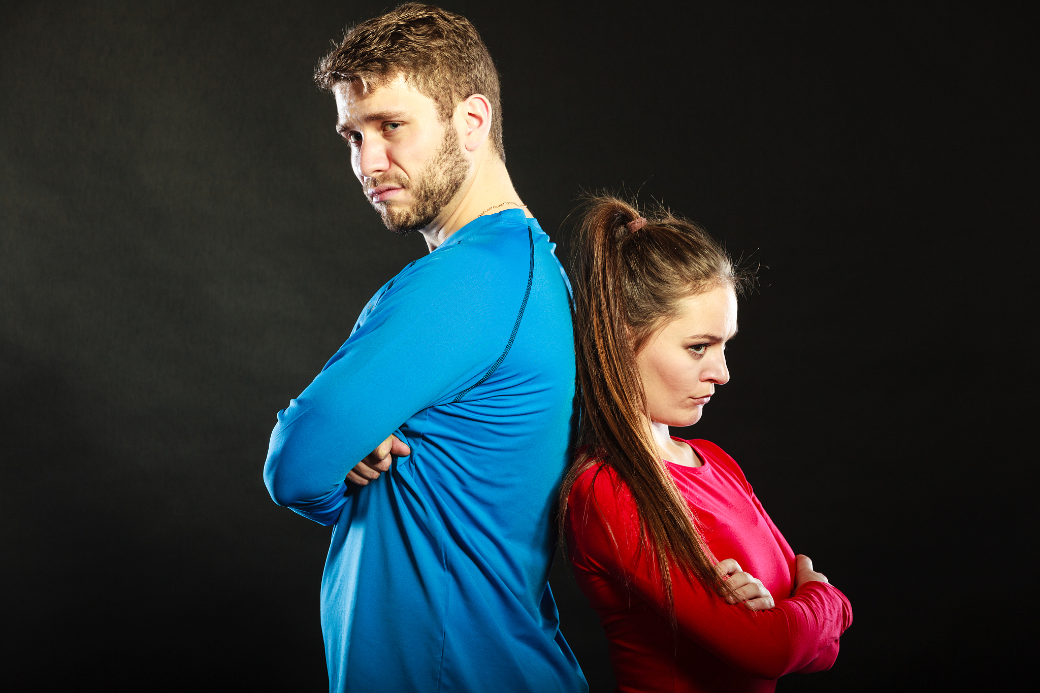 你说我嫂子以前和我关系挺好的 然后这几天突然不好了 就是很明显的态度变了 可是她和她弟出去玩去了发朋友圈可开心了。 两人没有发生什么争吵啥的。我哥说没有和媳妇吵架嫂子说她弟想出去玩俩人就去兰州了。会是什么原因