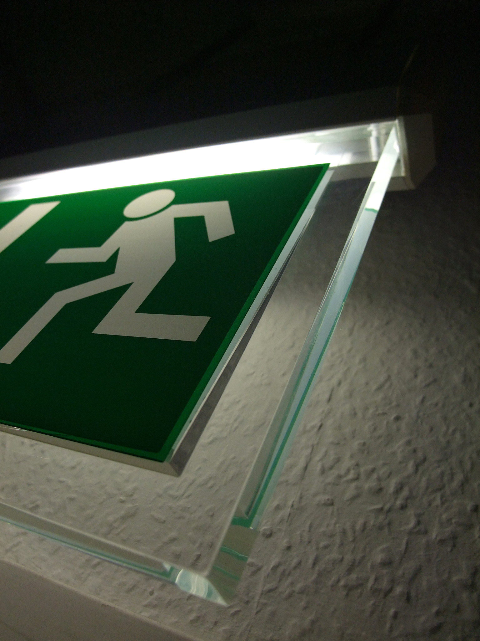 应急照明灯具是消防安全标志吗？ - 常见误区解答