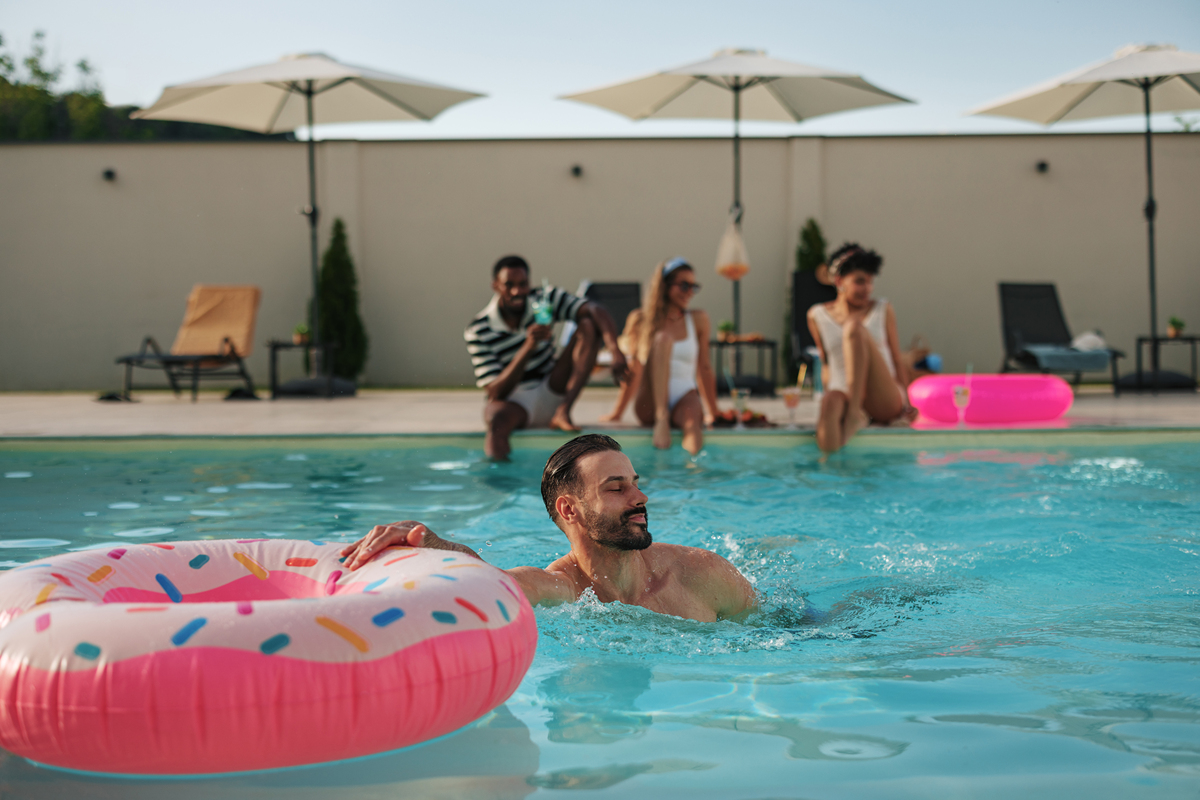 Relaxing Day: Workout, Poolside Chill & Enjoying the Break