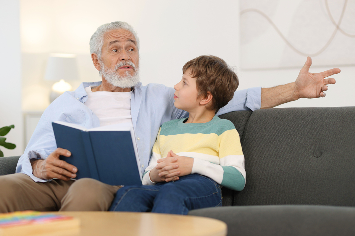 适合老人和青少年一起看的书