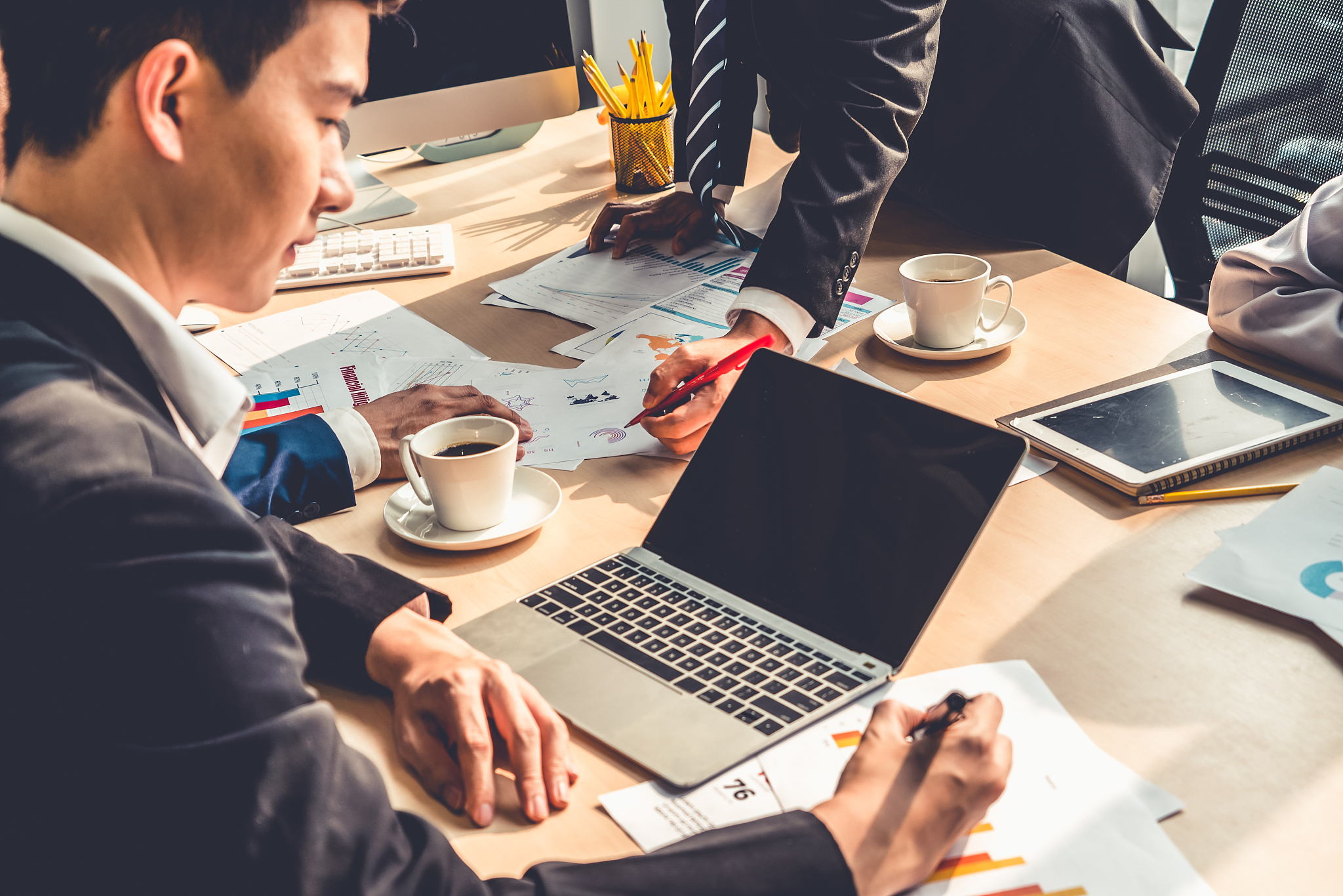 smart businessman and businesswoman talking discussion in group 