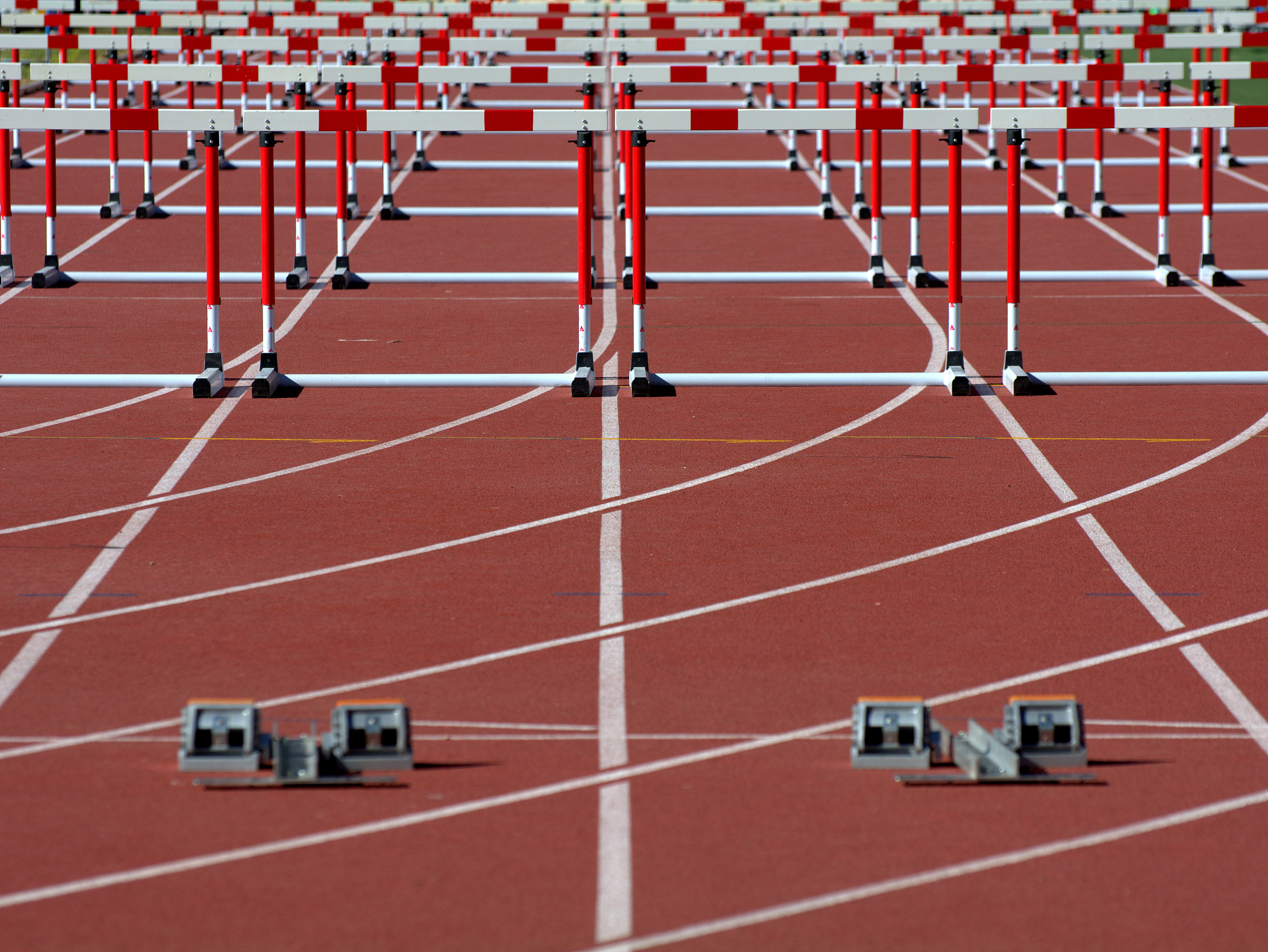 新国标400米跑道终点线电子裁判线宽是多少帮我用180字详细描述