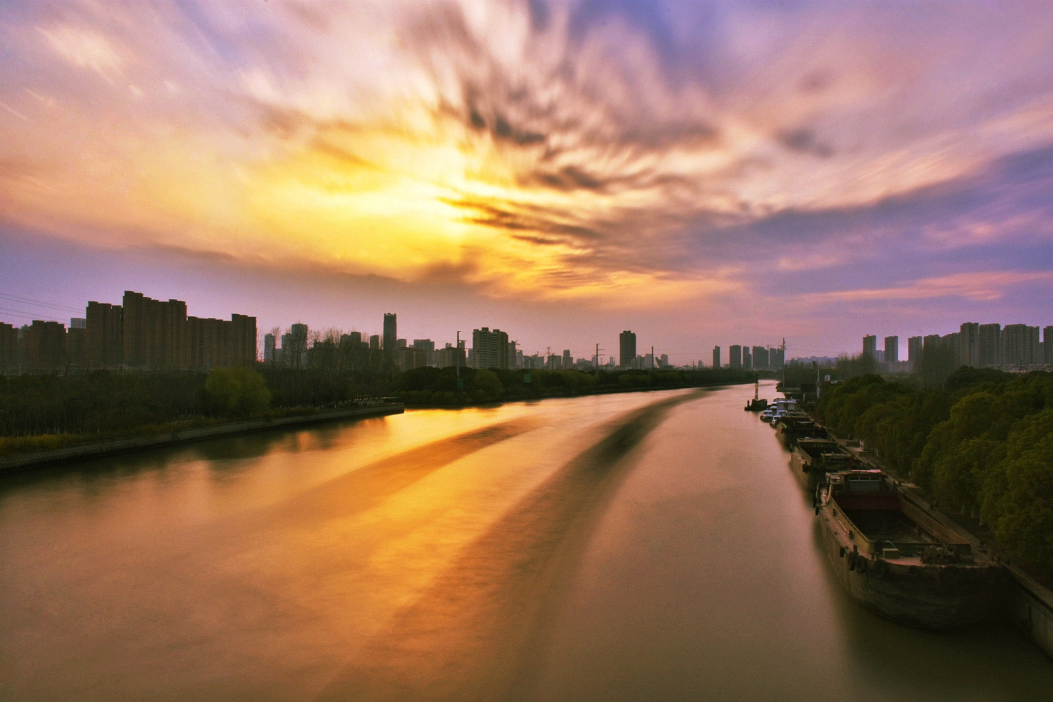 Me 给电影刀剑神域暮色黄昏写一篇影评;