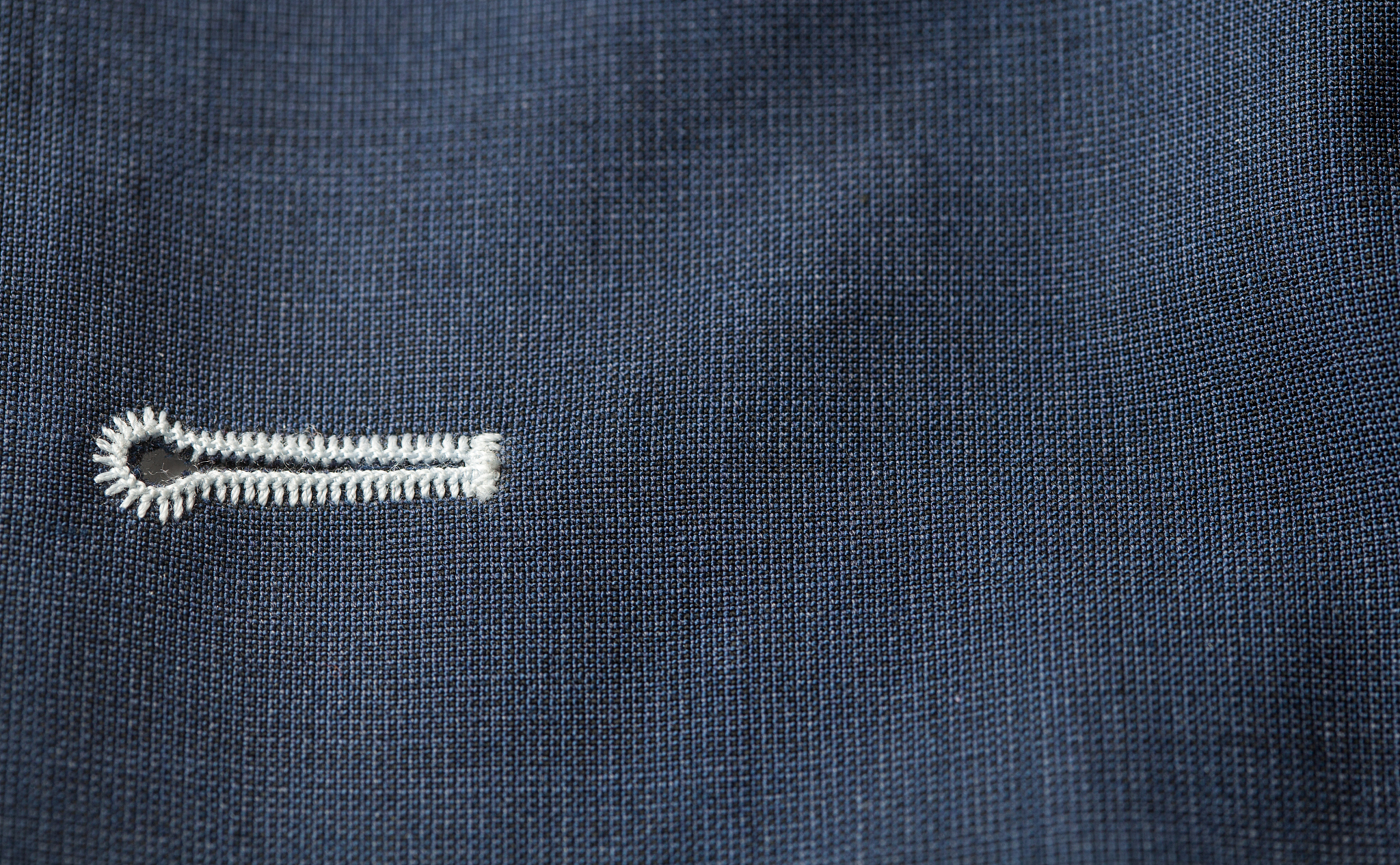 阿迪达斯衣服大部分是针织还是梭织