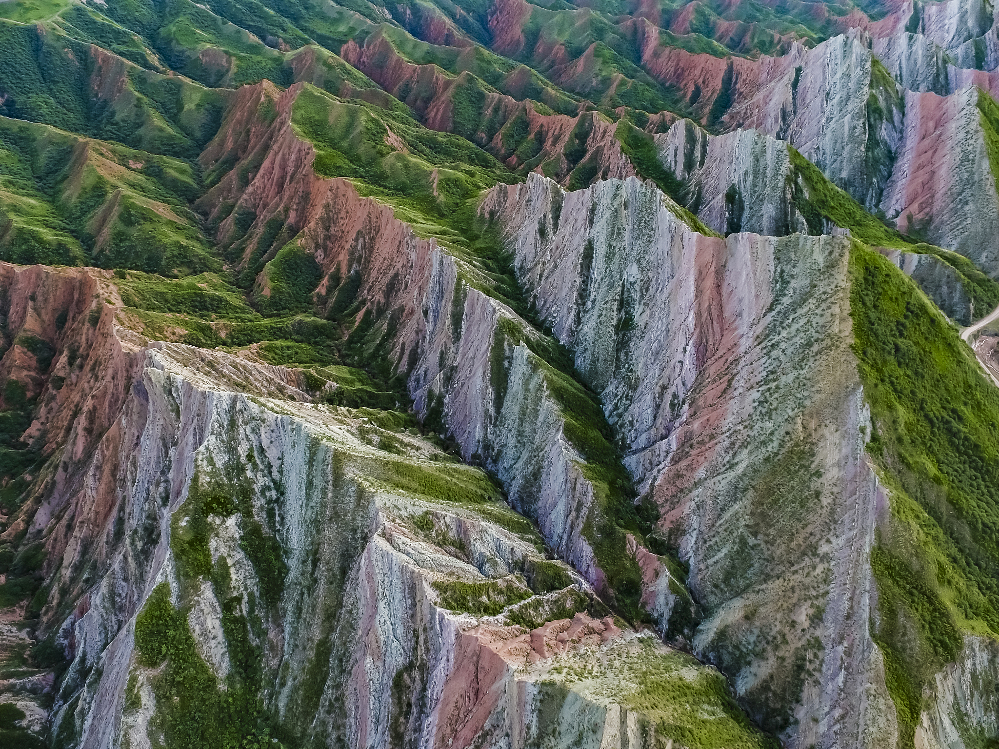 航拍天山丹霞地貌
