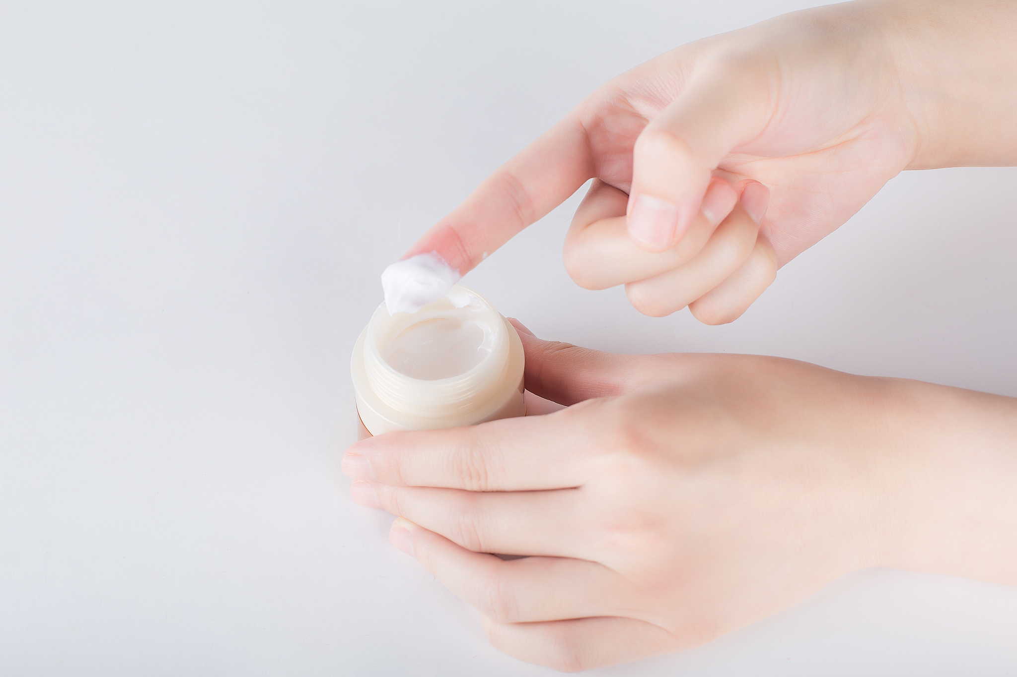 写一篇关于你的手也需要被善待小红书文案