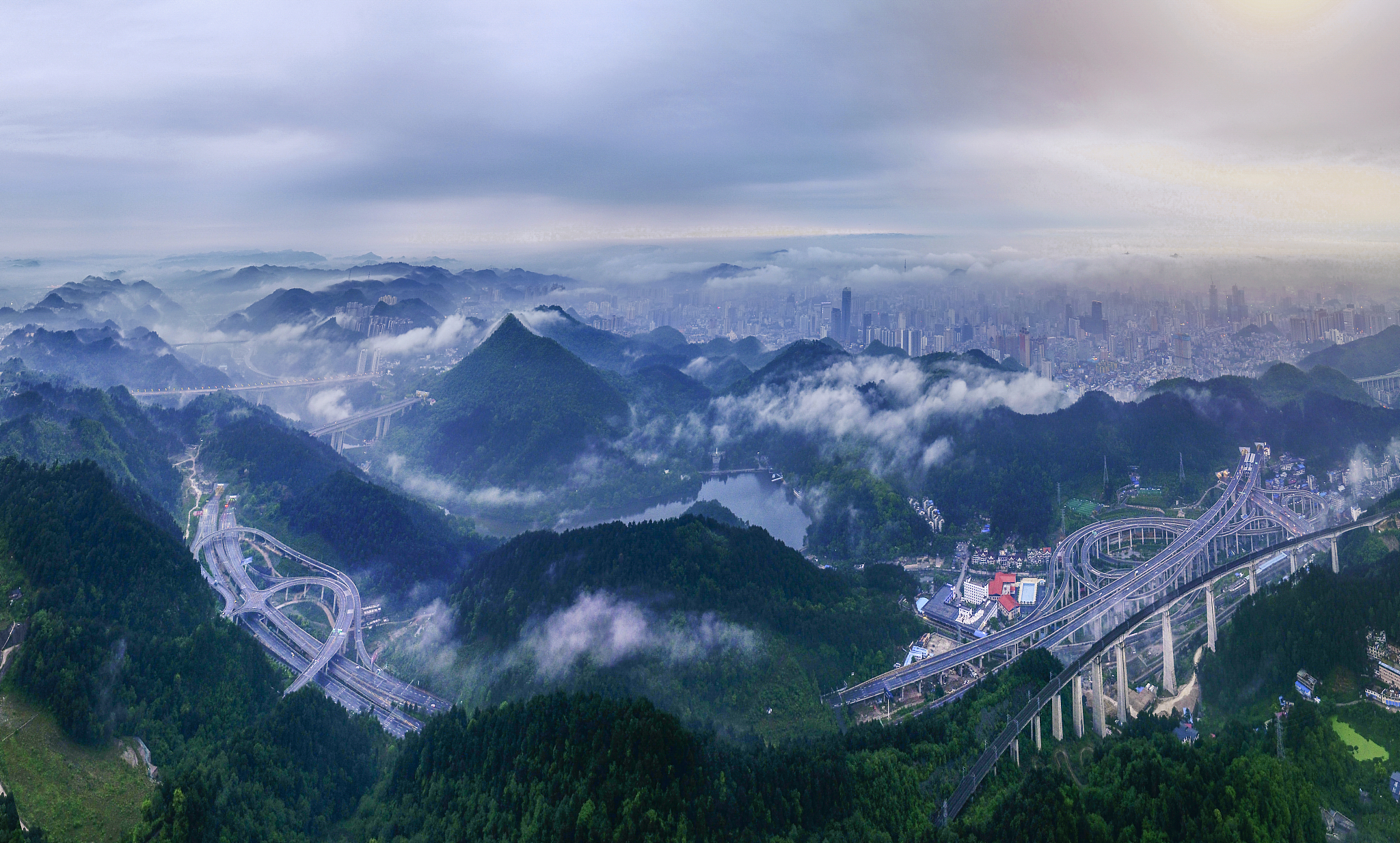 贵阳轻轨学校招收初中生吗【可以】