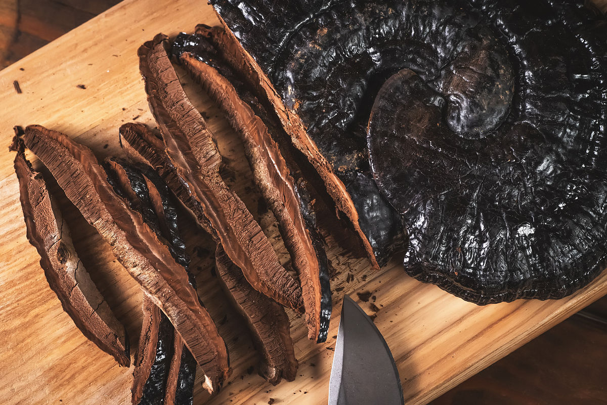 我们今天来看一下究竟基金和味精哪一个更健康。二十年前吧我们这个胃经呢都是供不应求每一餐饭我们可能都要放一点点那个味精。这个传说当中就是有很多的这个味精致癌了以后或者是说令到掉头发呀各种的这个副作用以后呢就会发现了未经直线它的信用度直线下降又出现了另外一个东西就叫基金。所以这个未经没落了以后基金的这个出现但是人们又陷入了另外一个陷阱。就是事实上基金里面它更多的含量事实上还是味精好了。那为什么很多人就