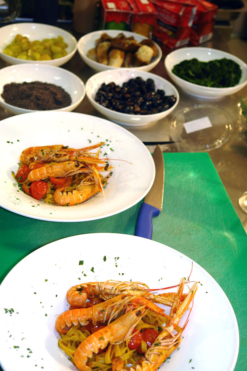 给我查一下杭州下沙新加坡科技园的附近的好吃的美食