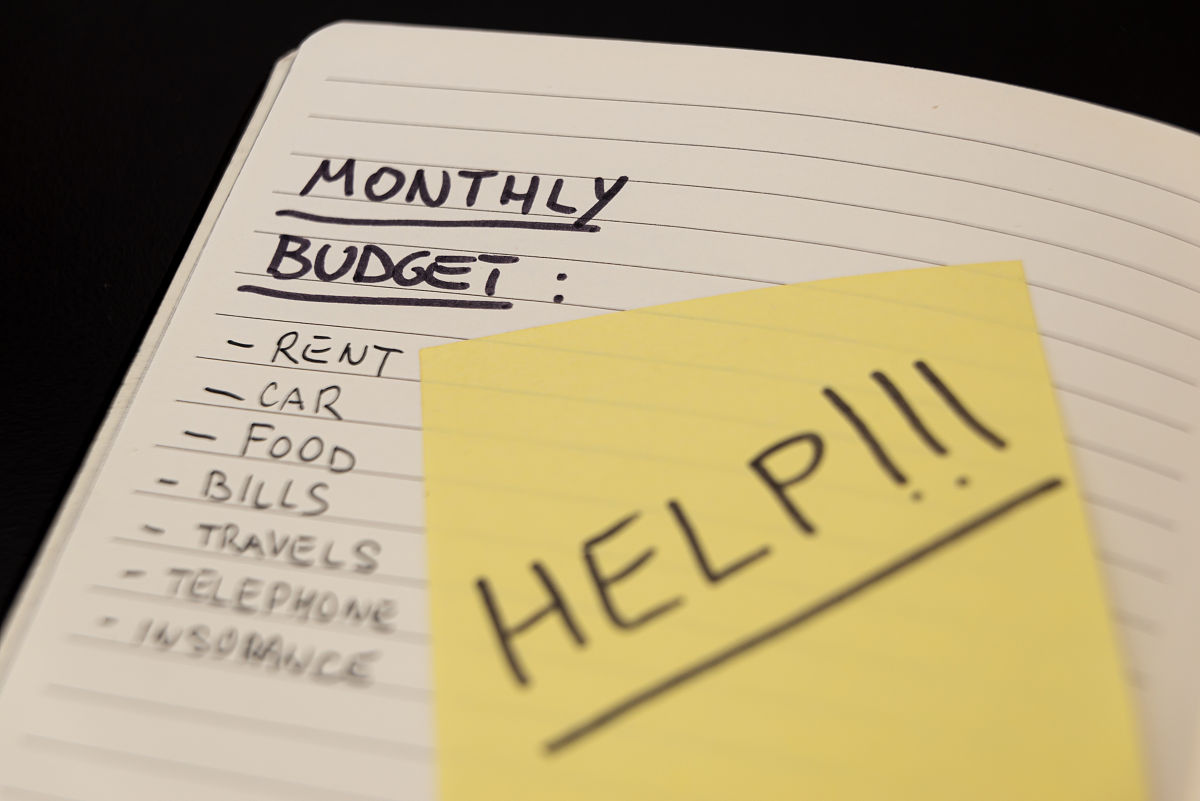 假设A公司只生产和销售甲产品2020年度第一季度至第四季度的预计生产量分别为10500、16000、 18800、 14200 每件 甲产品的材料需用量为5公斤每公斤单价为12元;每季末预计的材料库存占下一季度生产需用量10年初材料库存为7000公斤年末预计的材料库存为7500公斤。各季预计的期初库存即为上季末预计的期末库存;各季度采购原材料的价款50于当季支付其余50于采购的下一季度支付年初应付