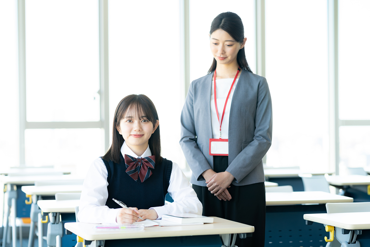 初中女生毕业选什么专业好？幼师行业前景如何？